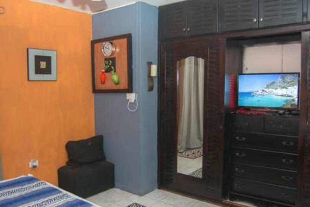 The Biltons - 6 min from airport- A/C in all rooms view 4