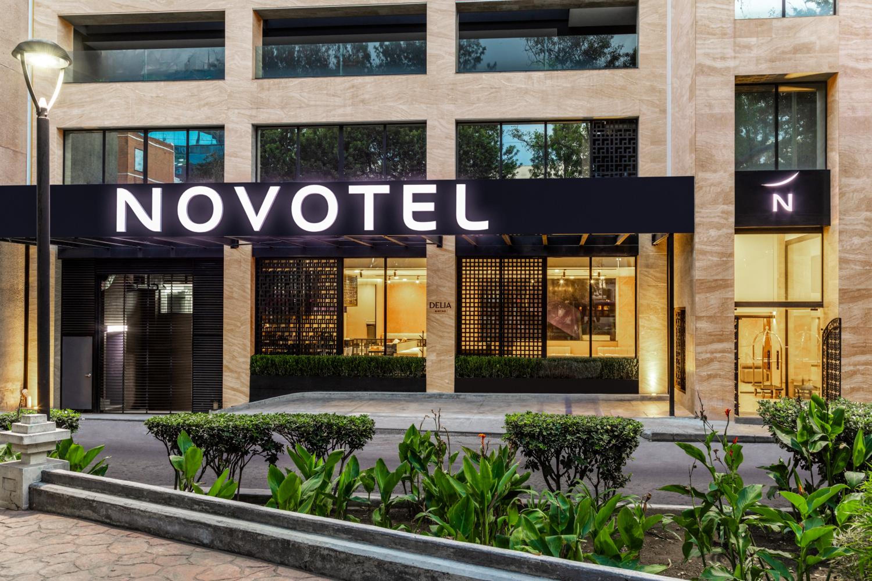 Hotel Novotel México City Centro Histórico - Image 1