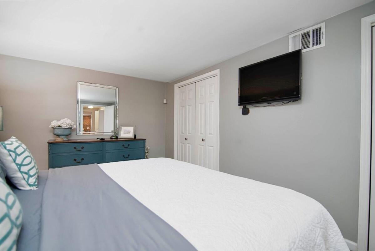 City Living In the Heart of 4th Ward~1BD 1BA view 3