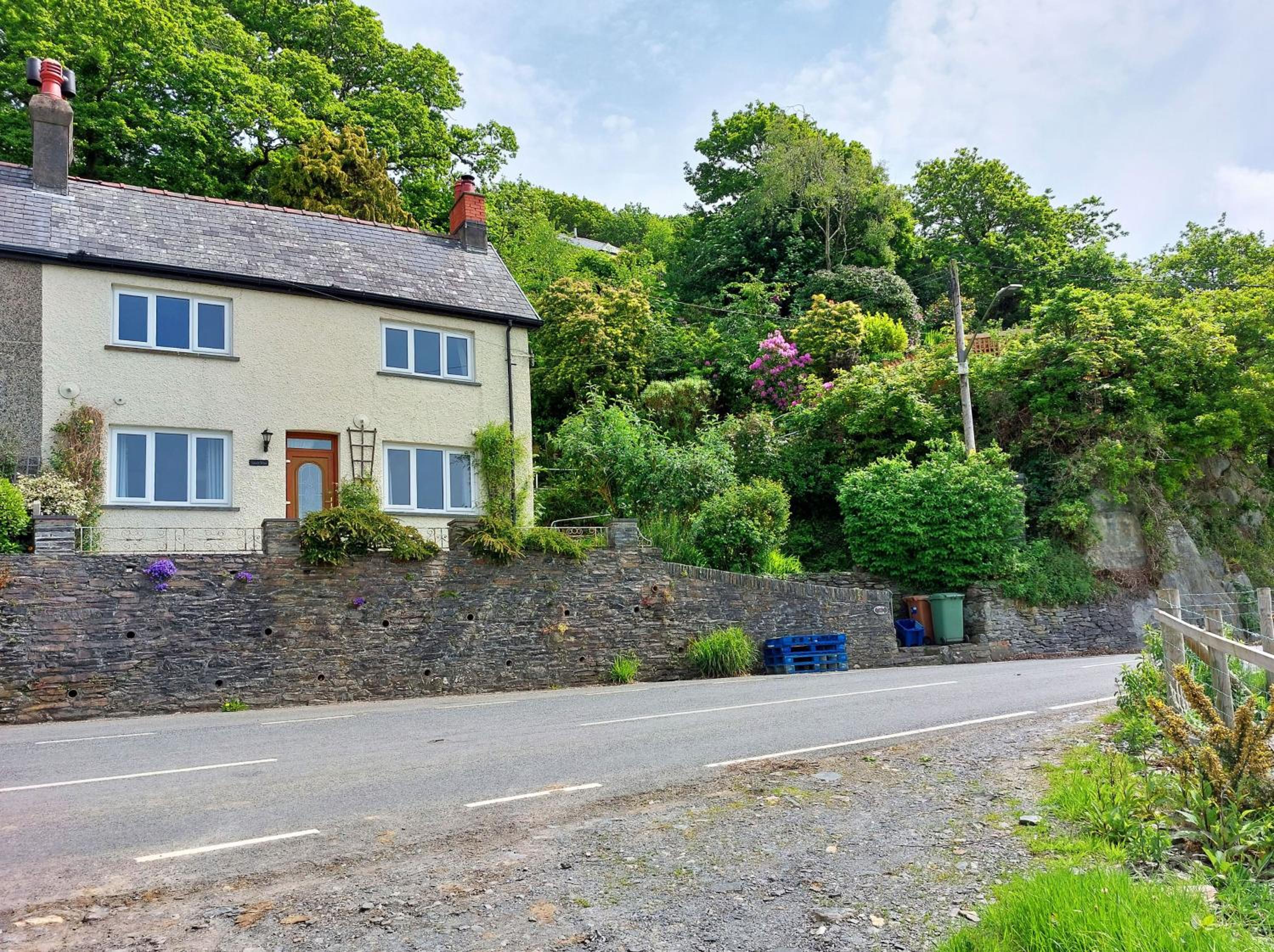 South View Cottage with Terrace and Coastal Views view 2