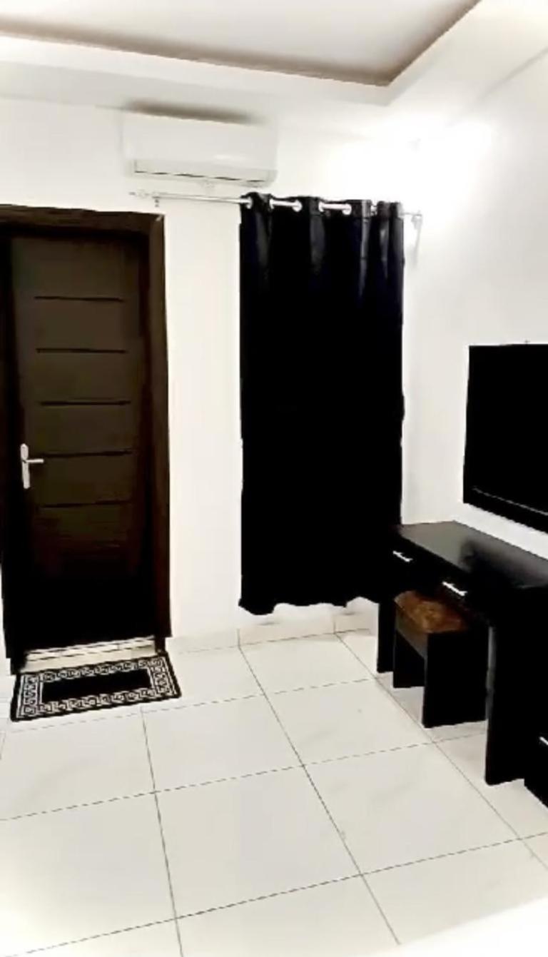 2-Bed 1-Bath - Sleeps 4 with Parking