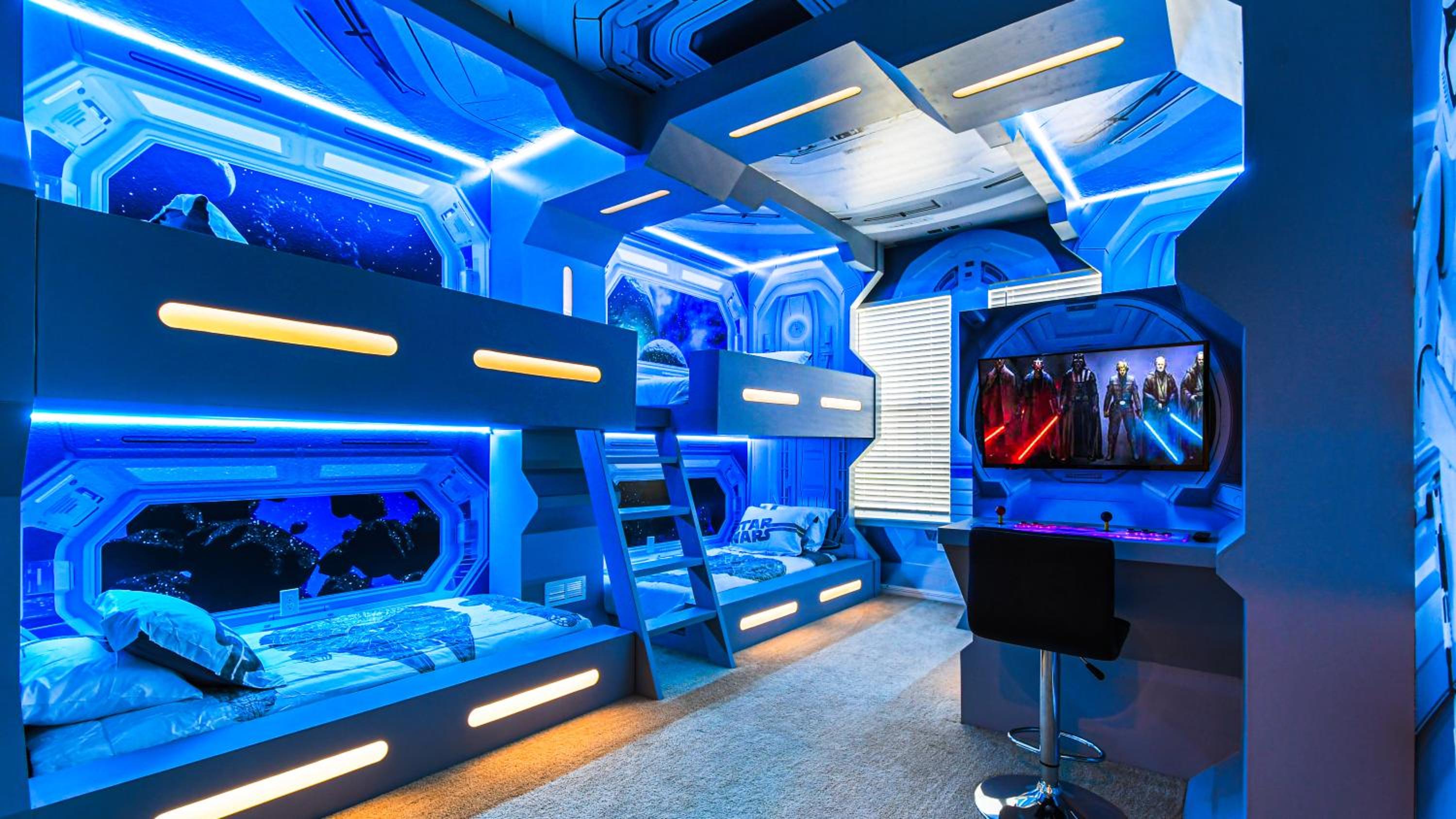 Avengers Game Room 10br Villa w/Private Pool Spa