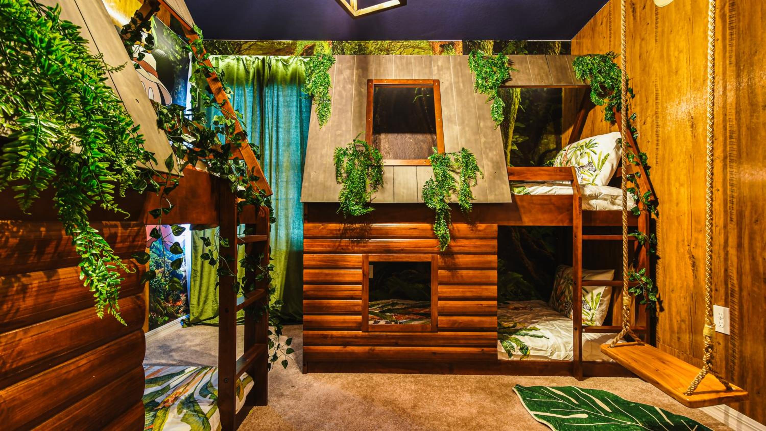 Avengers Game Room 10br Villa w/Private Pool Spa