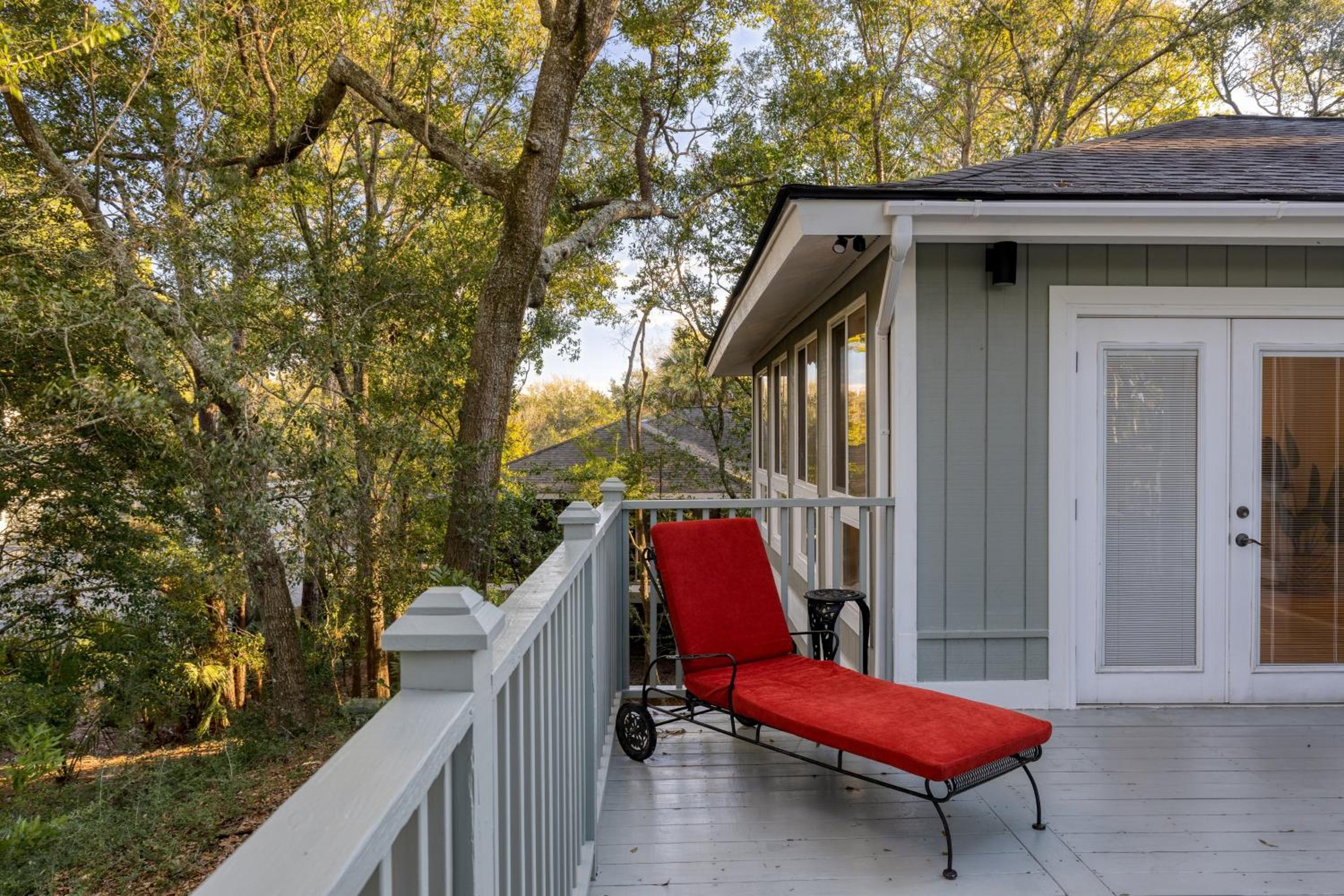 Conch Cottage by AvantStay Walk to Beach Deck Fireplace Outdoor Dining