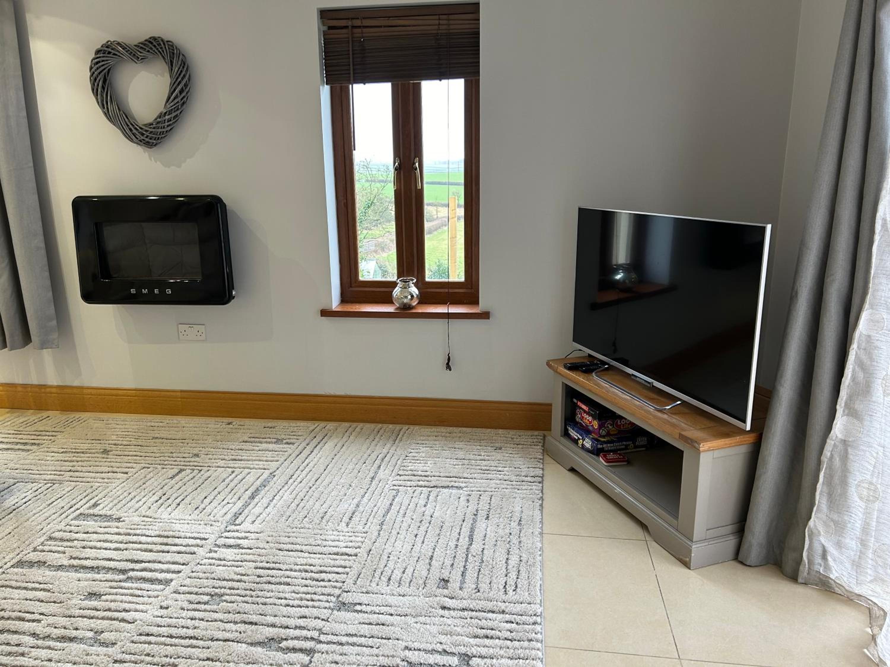 Spacious Self Contained 1 Bedroom Flat Colwinston view 2