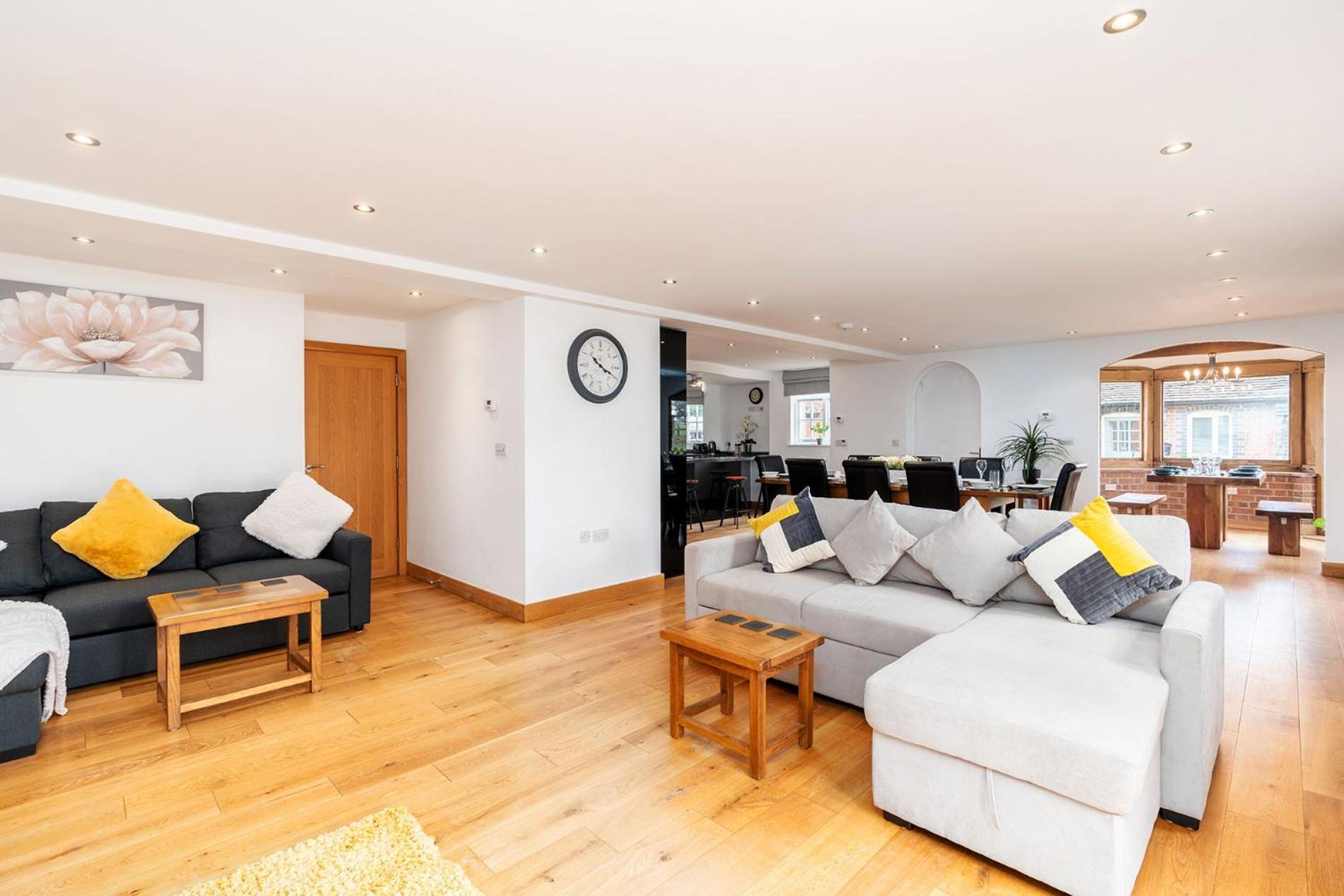 Oak Cottage, Contractors, Professionals & Companies Only, HS2, NEC, BHX, M42 view 3
