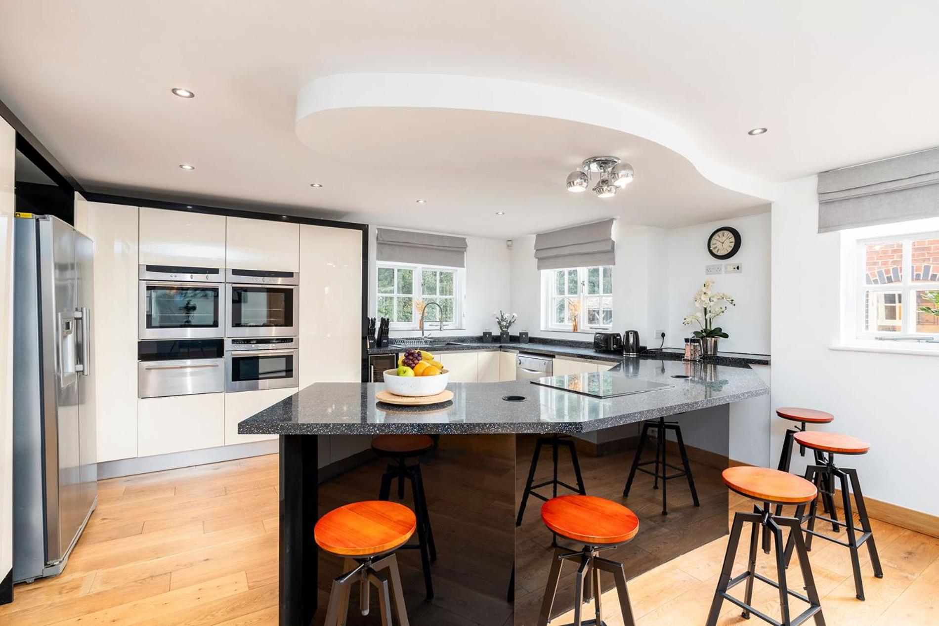Oak Cottage, Contractors, Professionals & Companies Only, HS2, NEC, BHX, M42 view 5