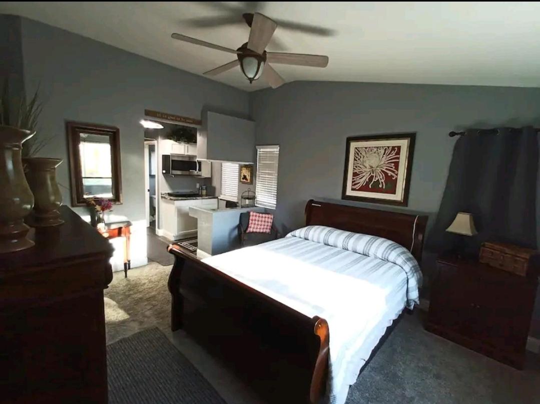 Auburn Vacations - Master Suite w/kitchen  laundry - Property Image 1