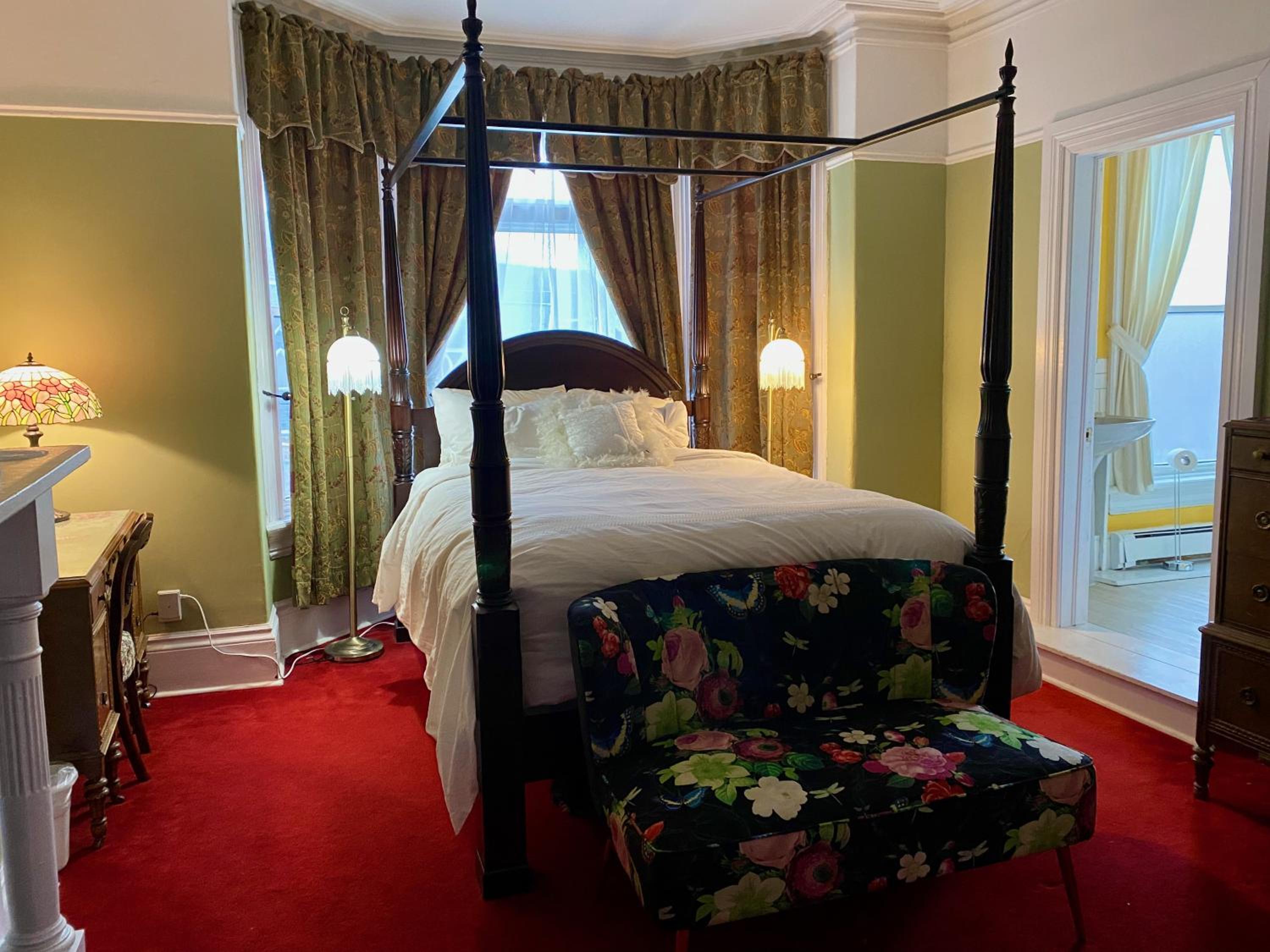 The Roses Heritage Inn
