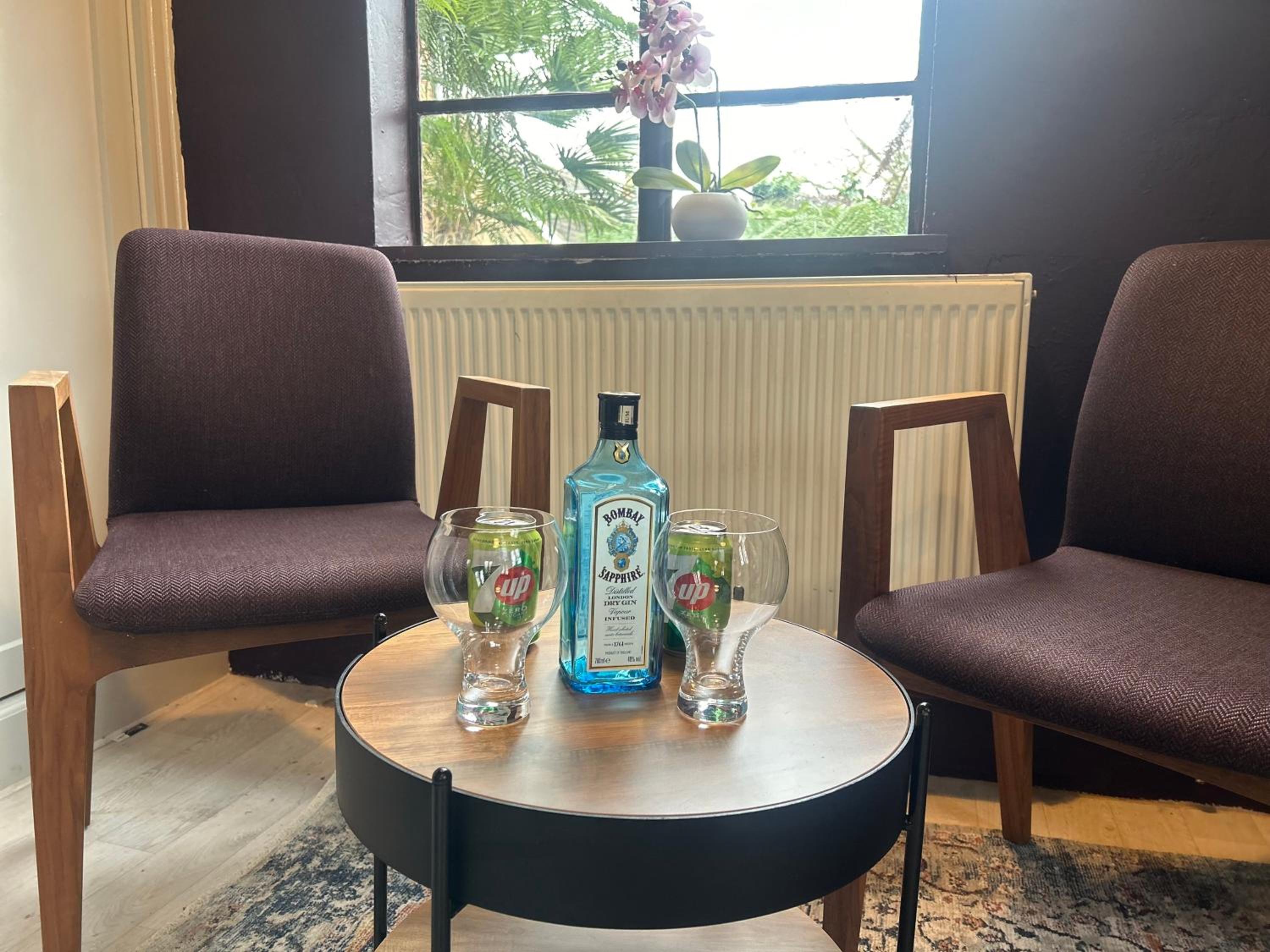 Park View is a beautiful whole entire house close to town centre, sleeps 8 in 4 rooms, 2 doubles and 4 single beds with 2 shower rooms, available for holid view 4