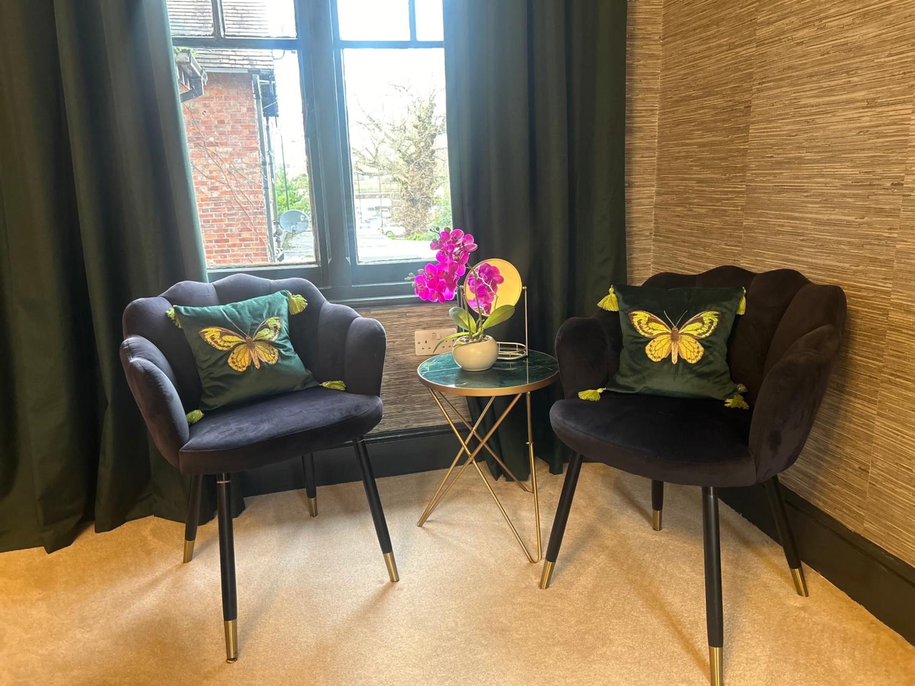 Park View is a beautiful whole entire house close to town centre, sleeps 8 in 4 rooms, 2 doubles and 4 single beds with 2 shower rooms, available for holid view 5