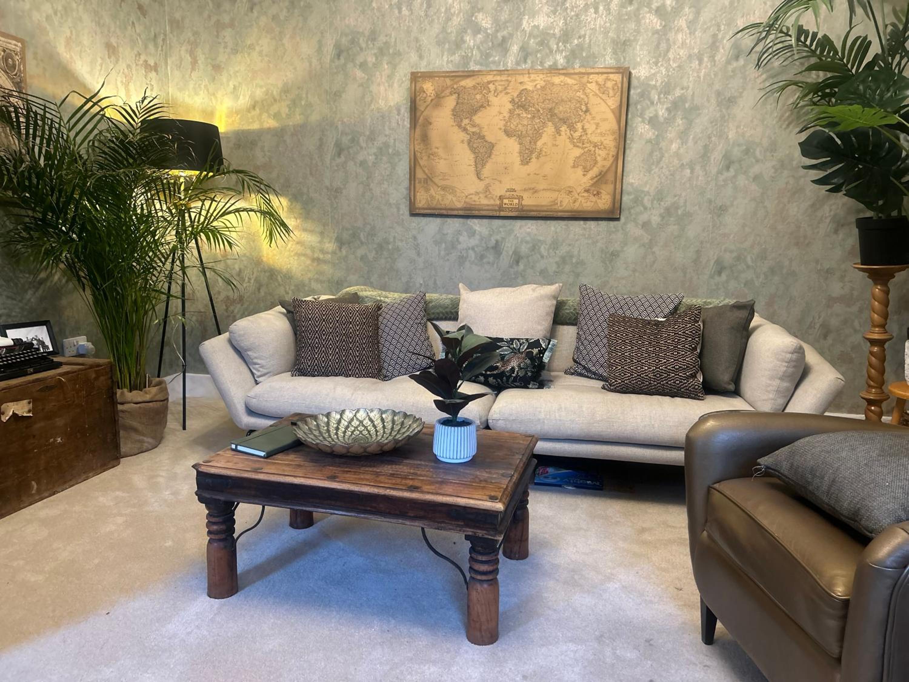 Park View is a beautiful whole entire house close to town centre, sleeps 8 in 4 rooms, 2 doubles and 4 single beds with 2 shower rooms, available for holid view 2