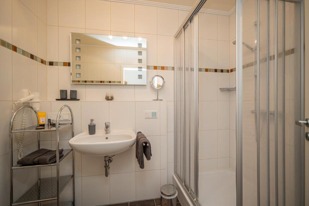 Zum Kranich, exclusive 4-Sterne-Plus Ferienwohnung für 4 Personen in Zingst view 3