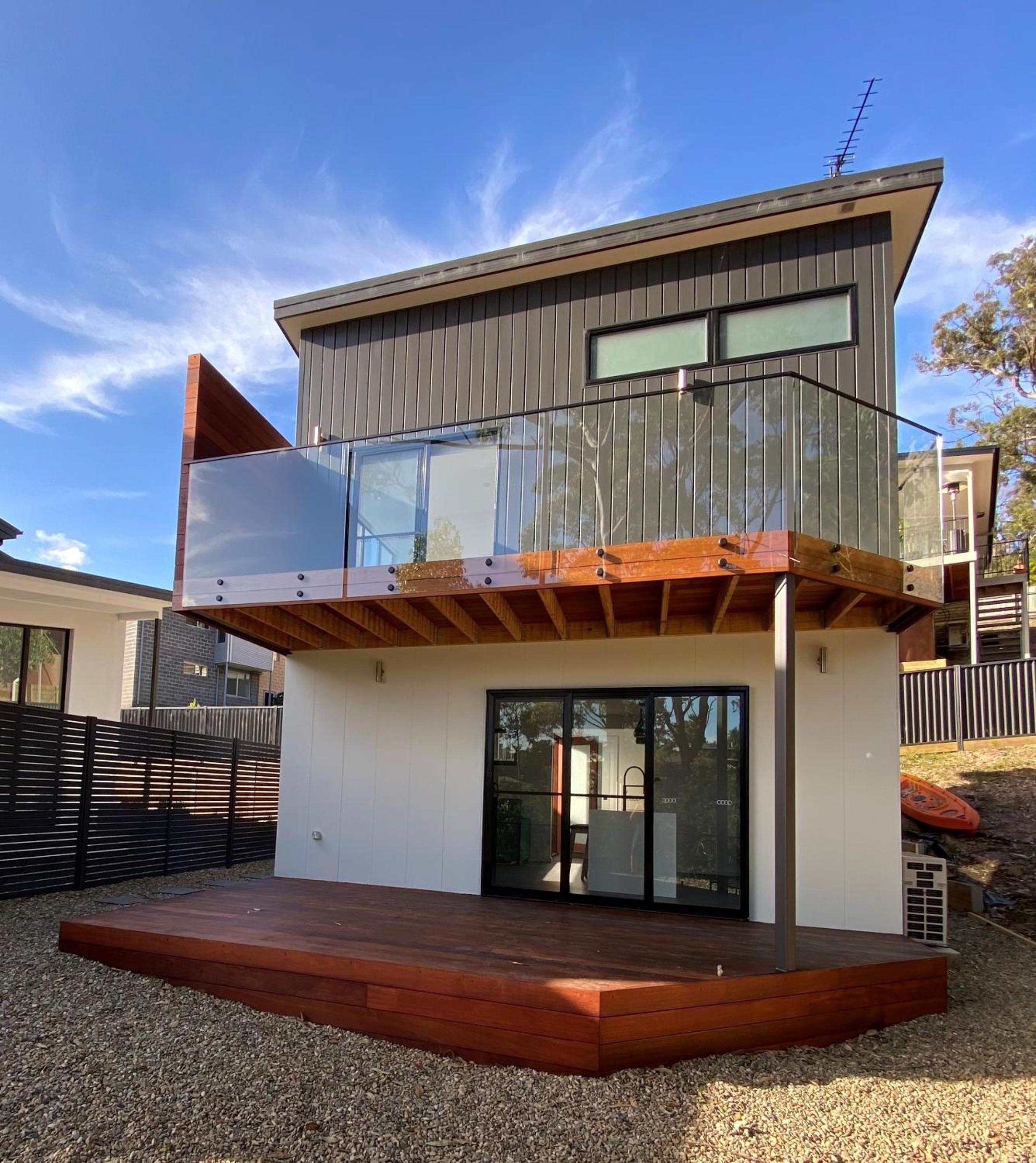 The Lake House & Apartment