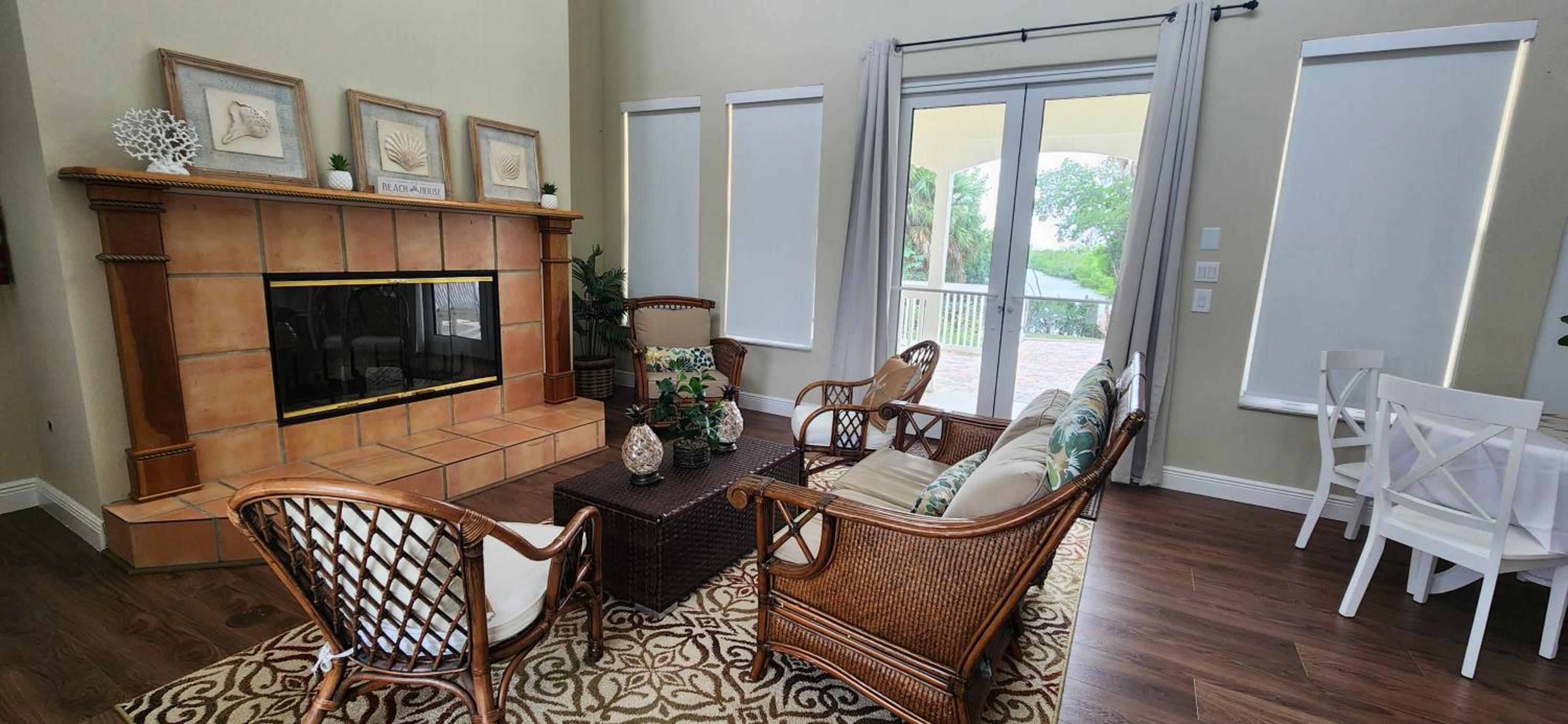 Renovated Spacious Beach House-Steps from the Beach!