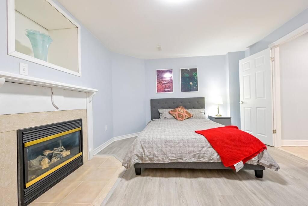 Stylish 2BR: w/free parking & streaming!