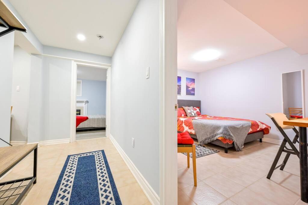 Stylish 2BR: w/free parking & streaming!