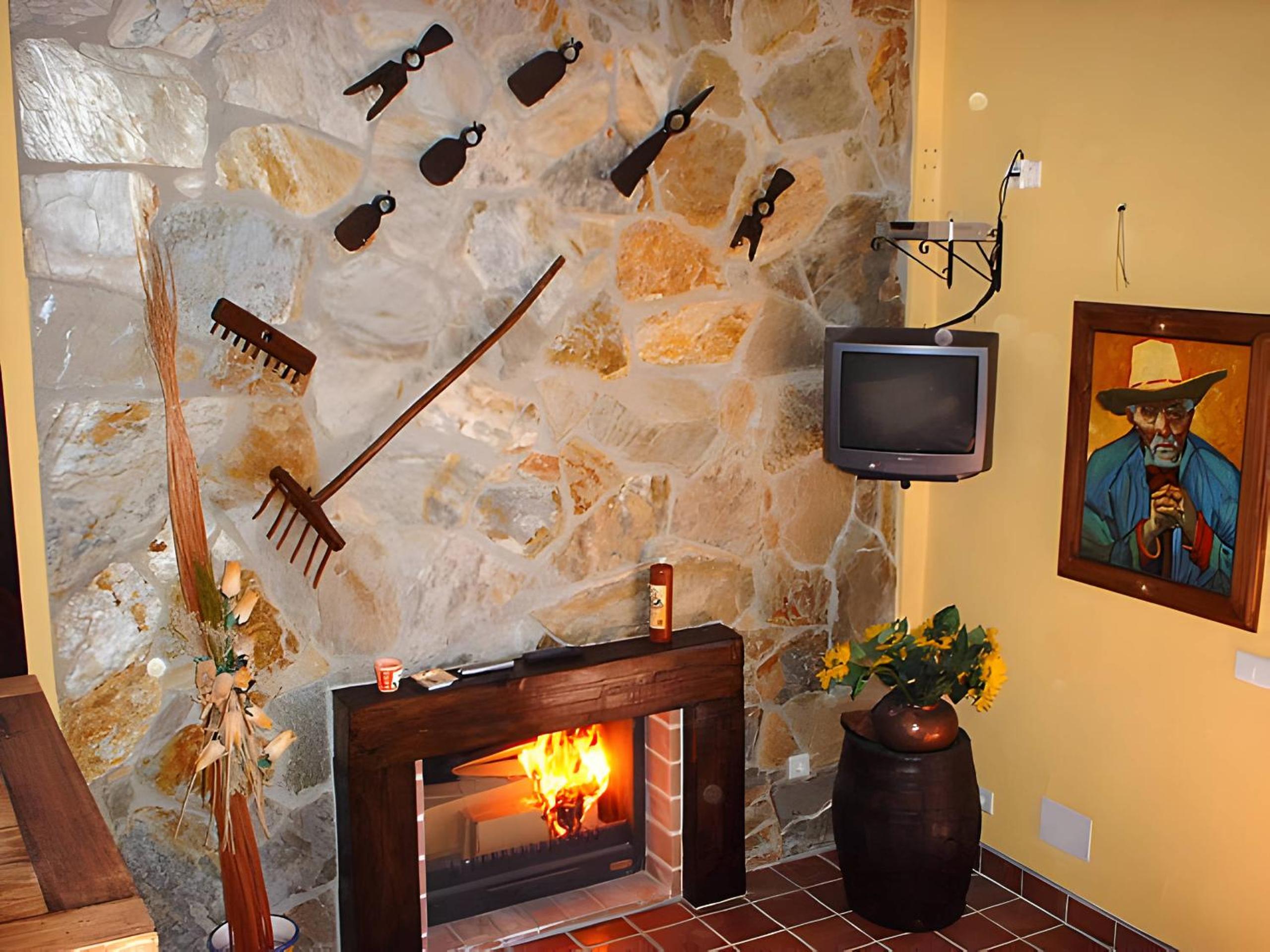 Rural cottage VINCENT van Gogh, with spectacular pool & OPTIONAL private 6 guests jacuzzi view 5