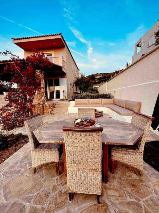 Escape pool villa in Anavissos