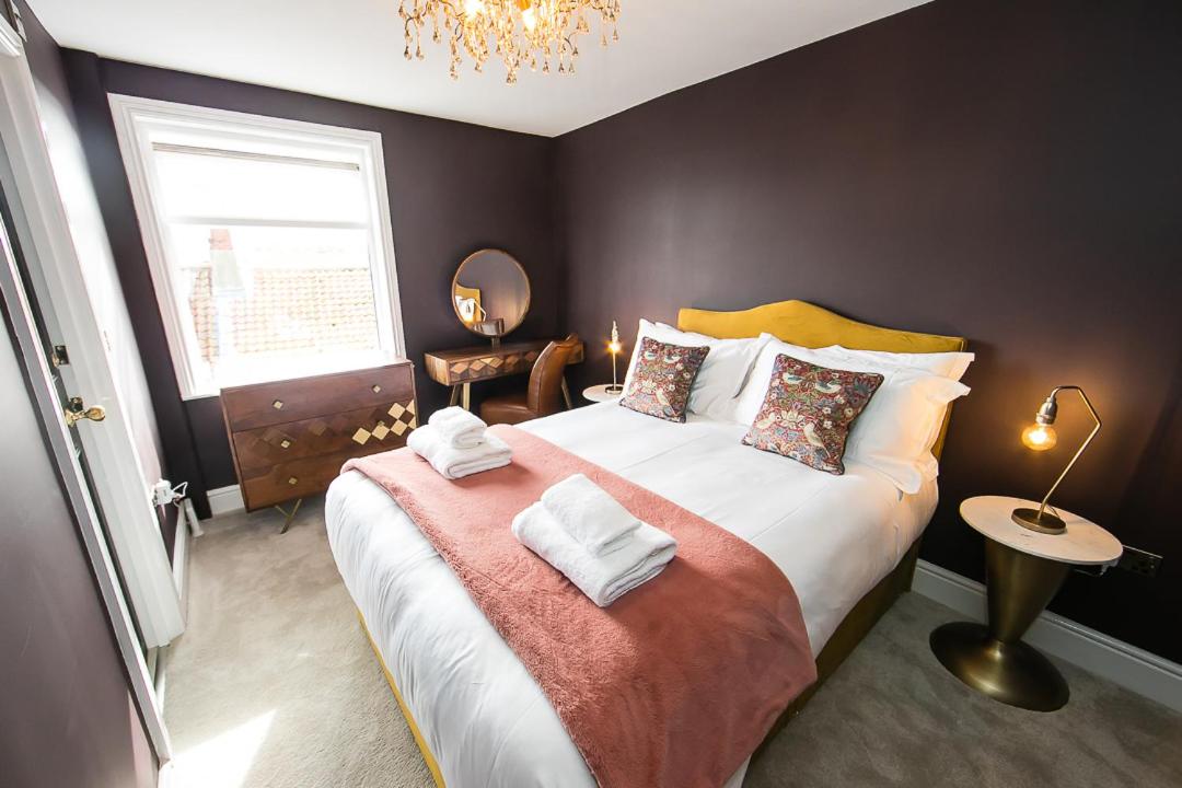 Serenity Suites - Luxury Apartments by Maison Parfaite - Whitby view 3