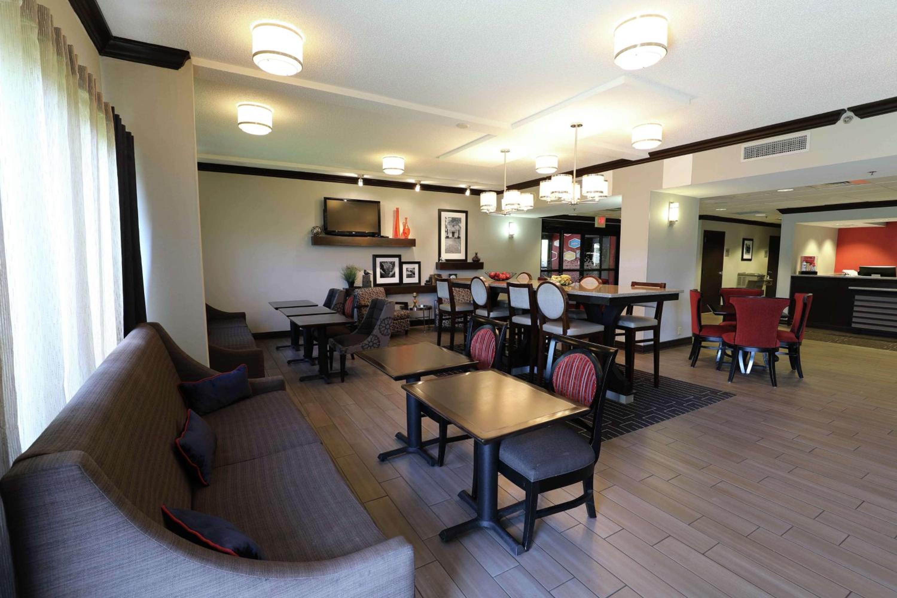 Dyersburg Vacations - Hampton Inn Dyersburg - Property Image 3