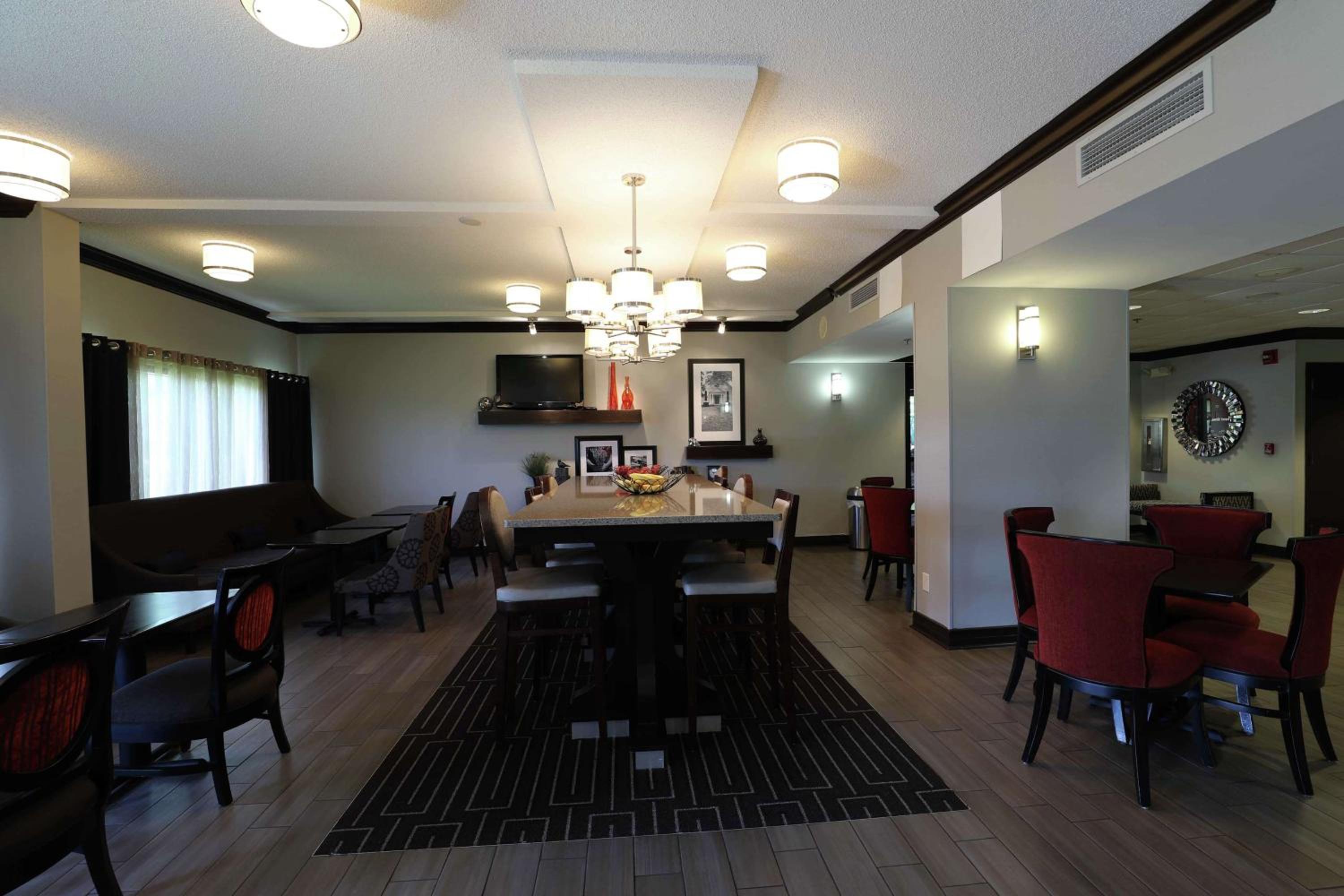 Dyersburg Vacations - Hampton Inn Dyersburg - Property Image 4