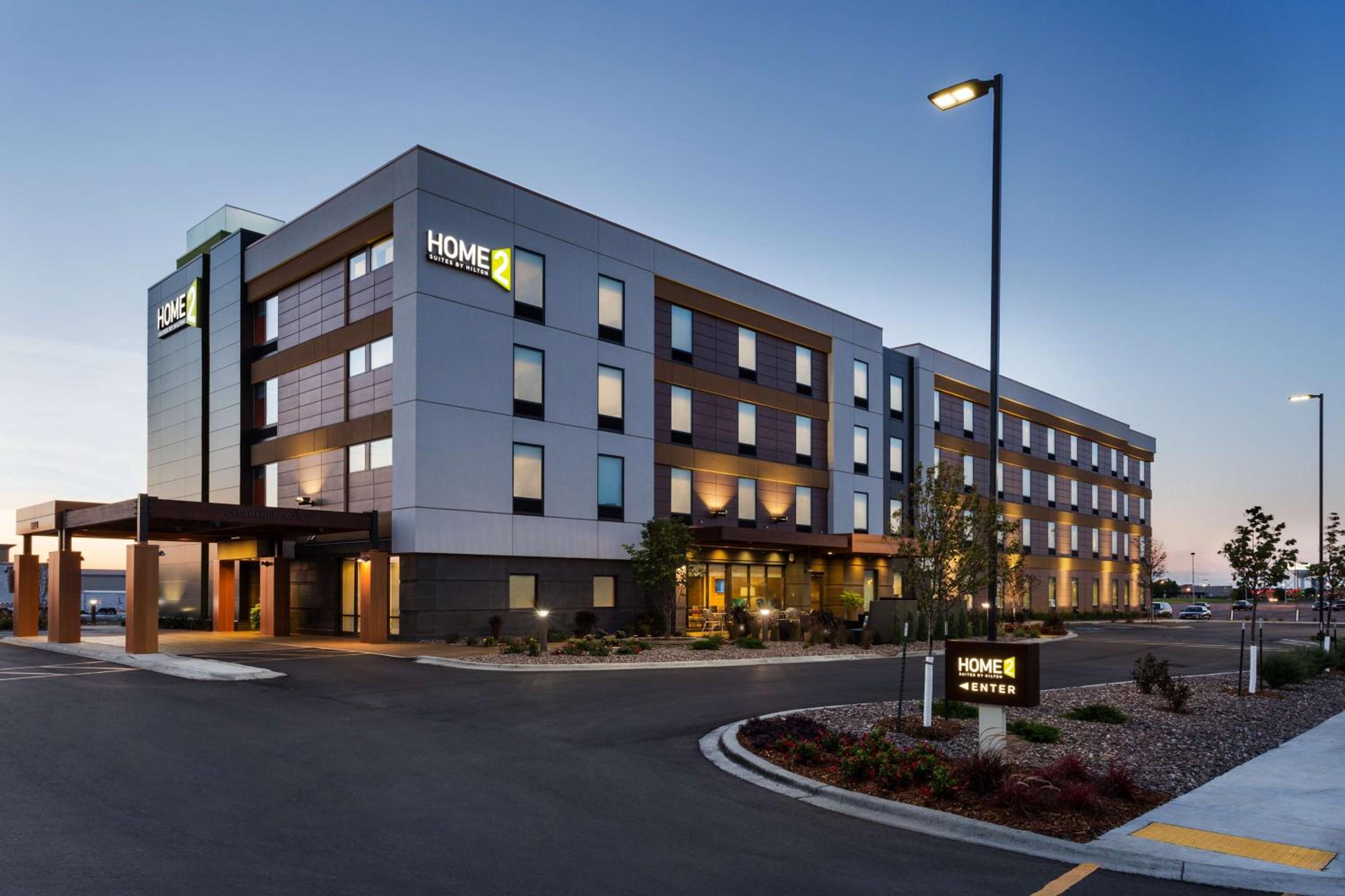 Hotel Home2 Suites by Hilton Fargo - Image 1