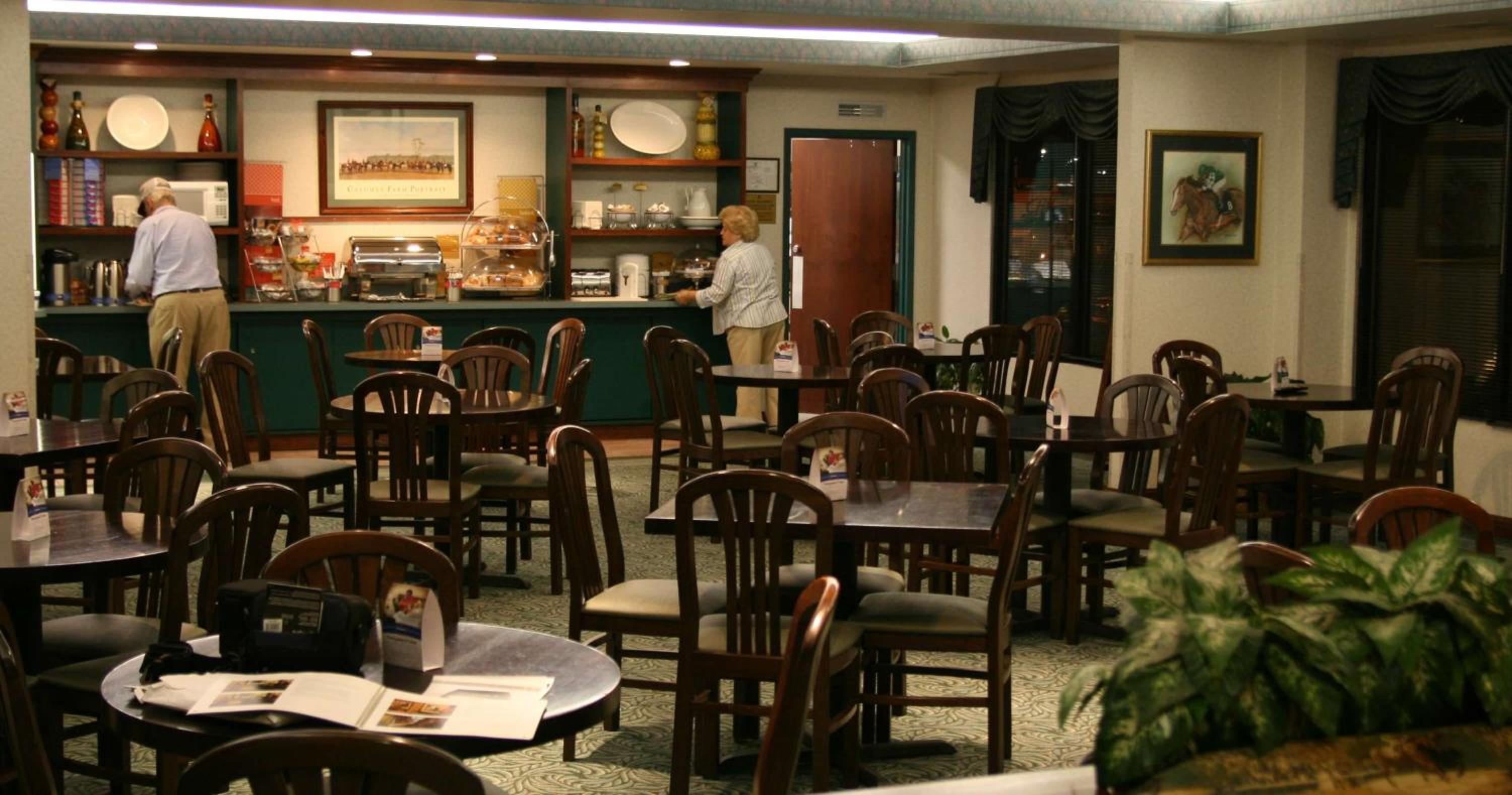 Frankfort Vacations - Hampton Inn Frankfort - Property Image 1