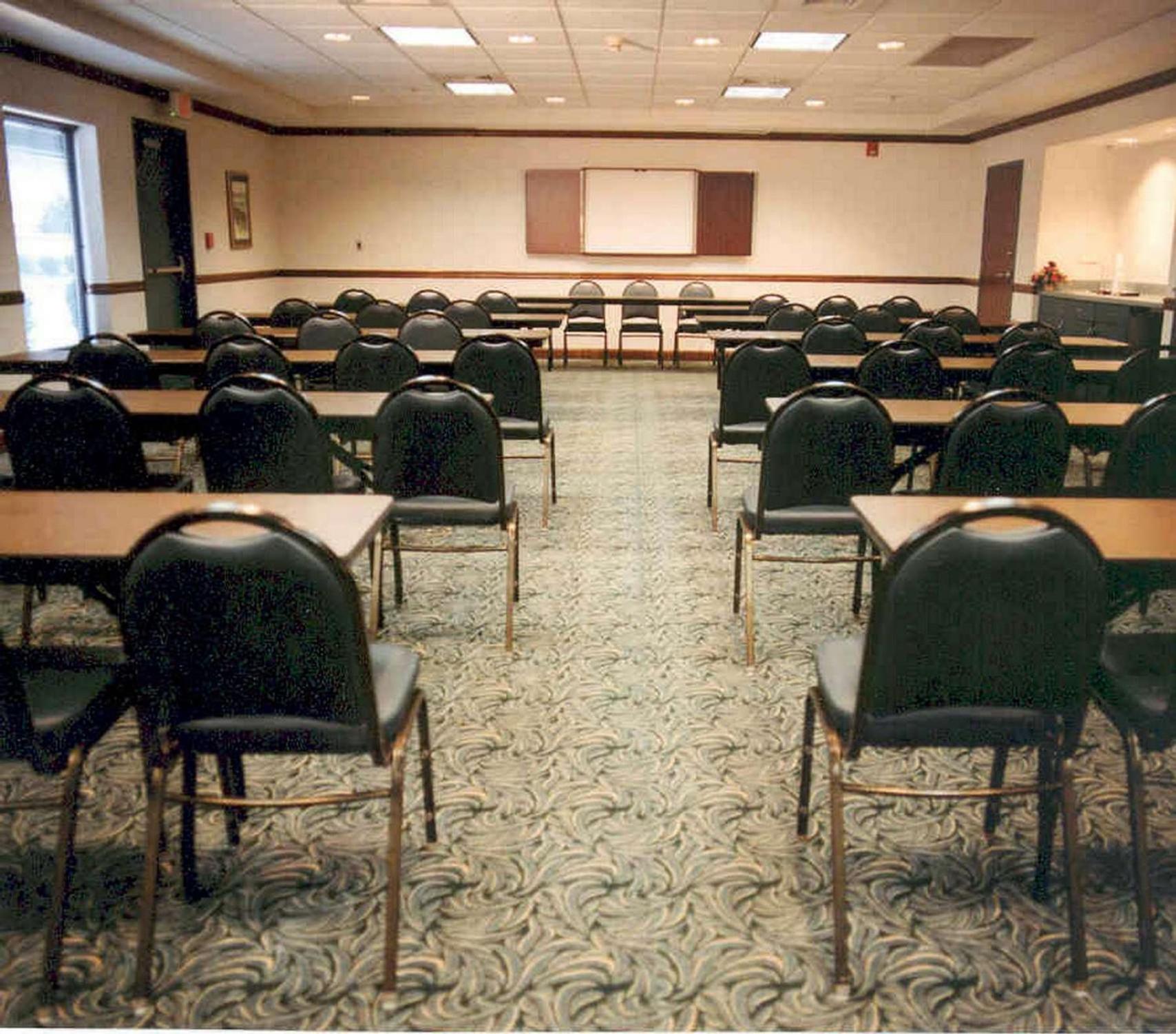 Frankfort Vacations - Hampton Inn Frankfort - Property Image 20