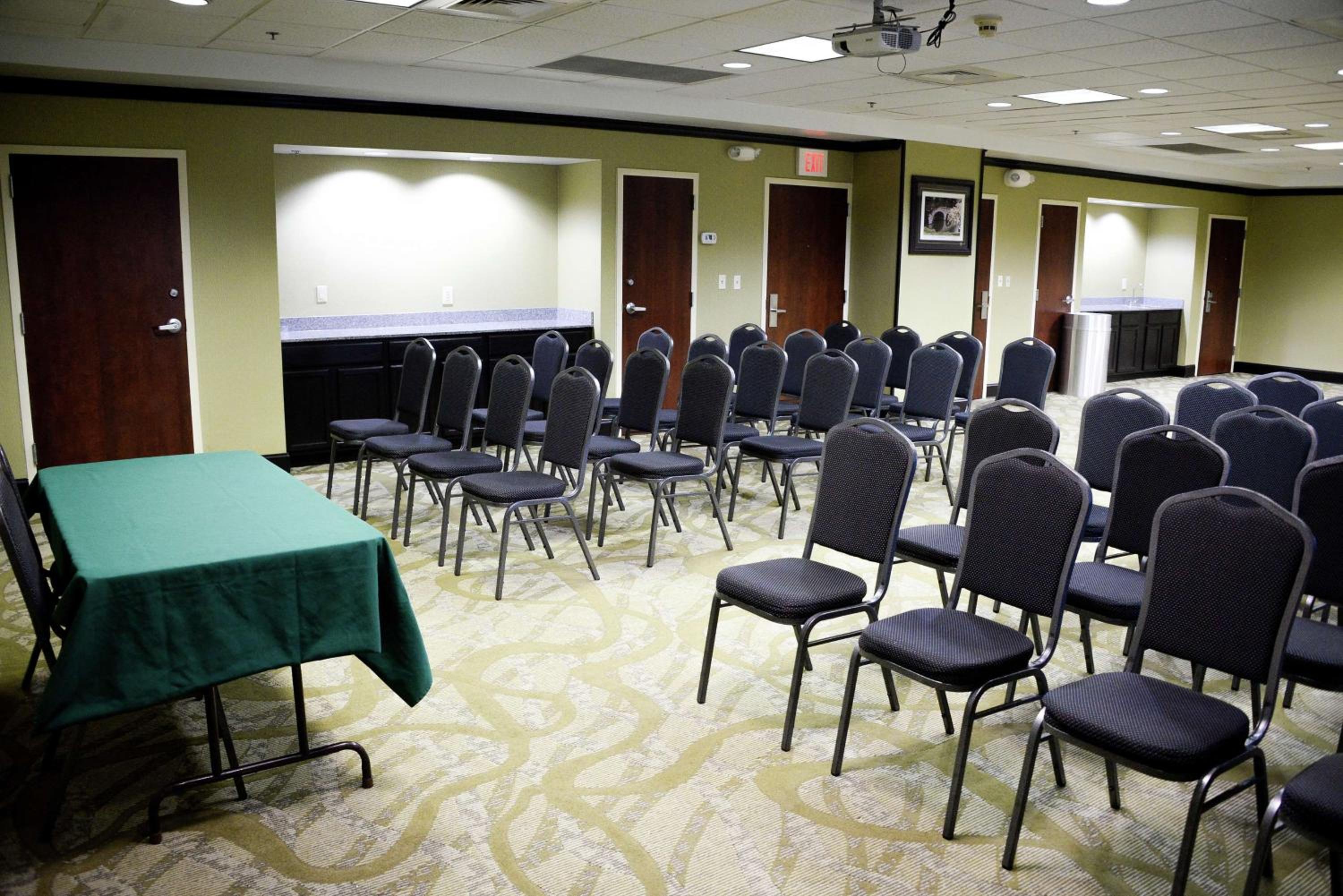 Frankfort Vacations - Hampton Inn Frankfort - Property Image 21
