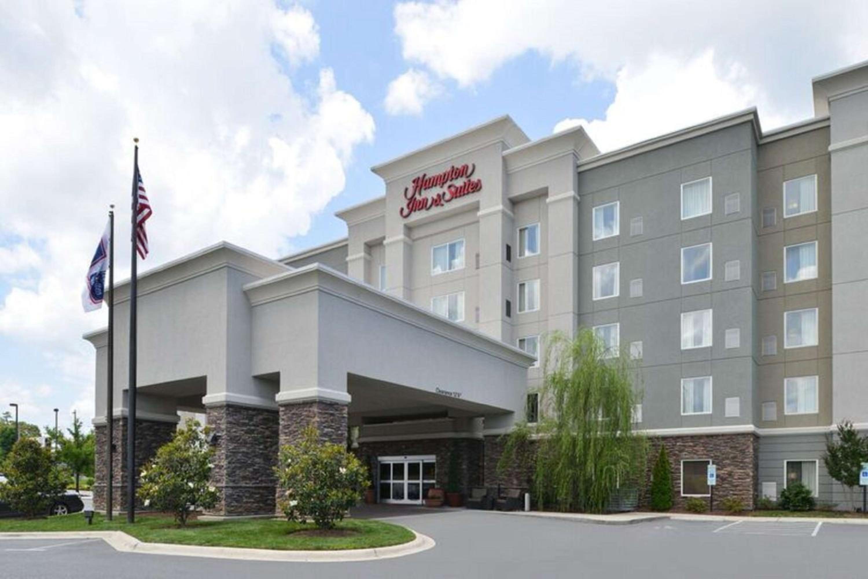 Hotel Hampton Inn & Suites Greensboro/Coliseum Area - Image 1