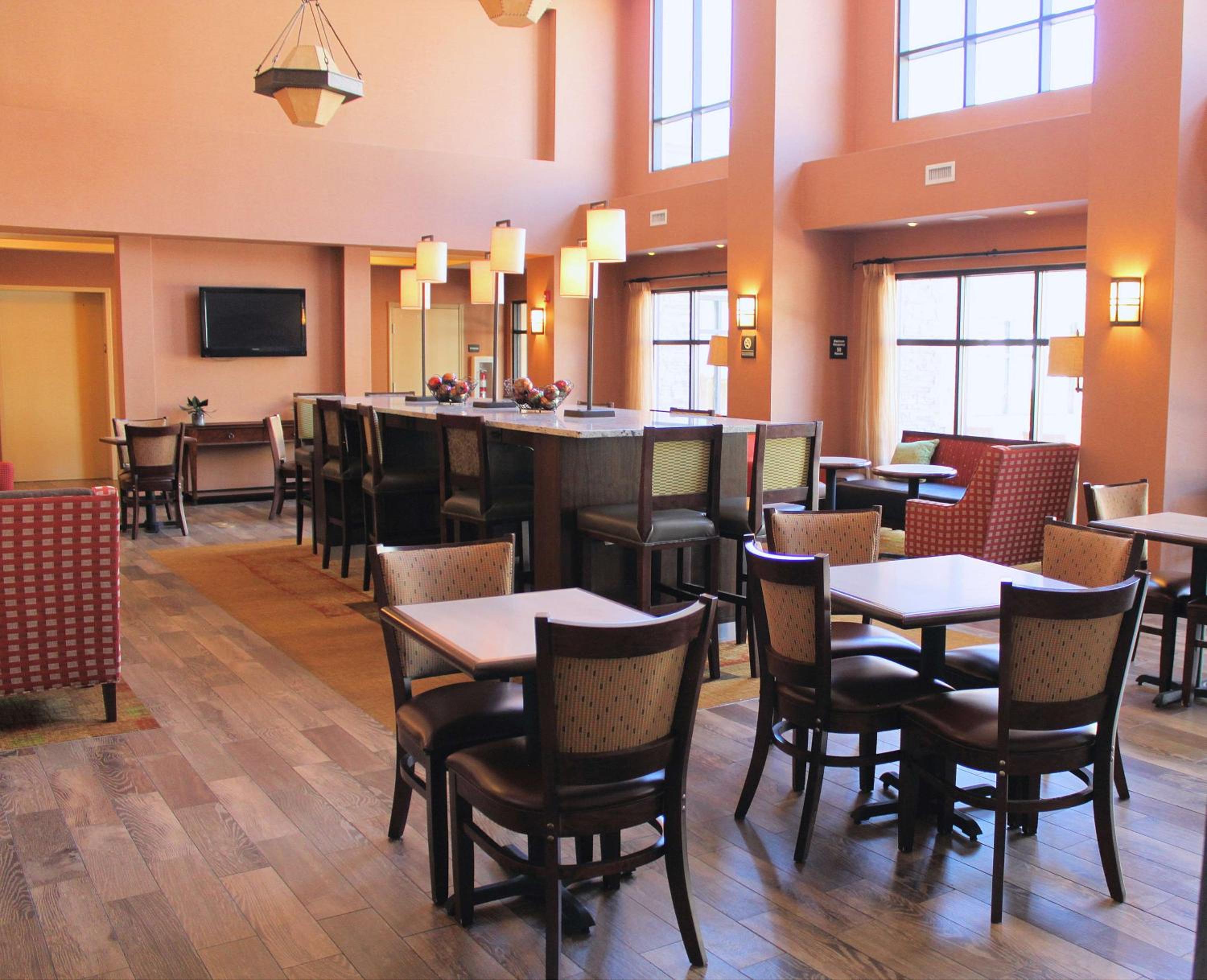 Rock Springs Vacations - Hampton Inn  Suites Green River - Property Image 4