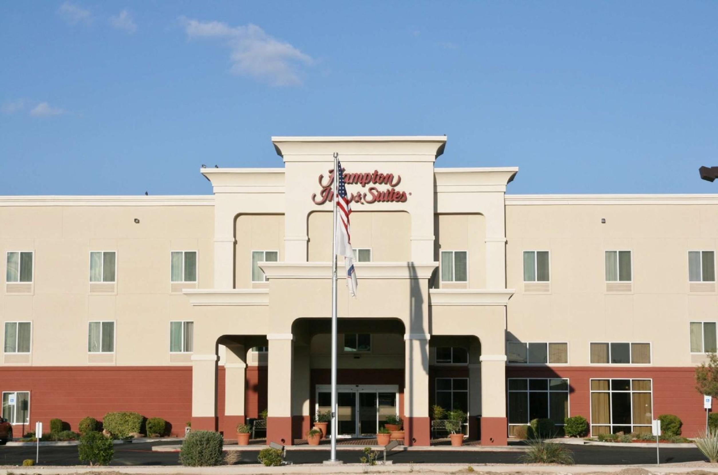 Hotel Hampton Inn & Suites Hobbs - Image 1