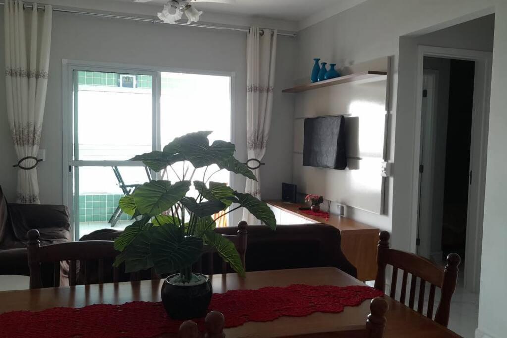 Belíssimo apartamento frente mar