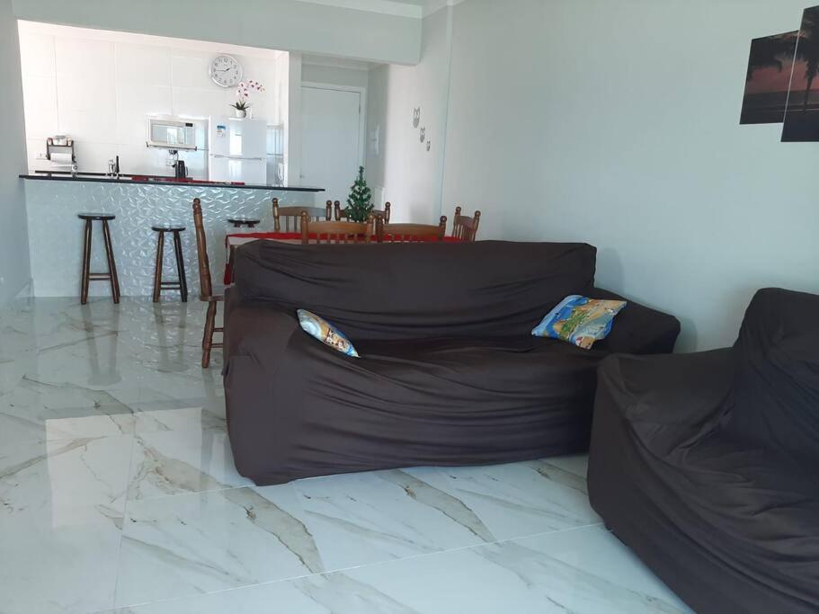 Belíssimo apartamento frente mar
