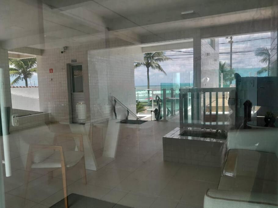 Belíssimo apartamento frente mar