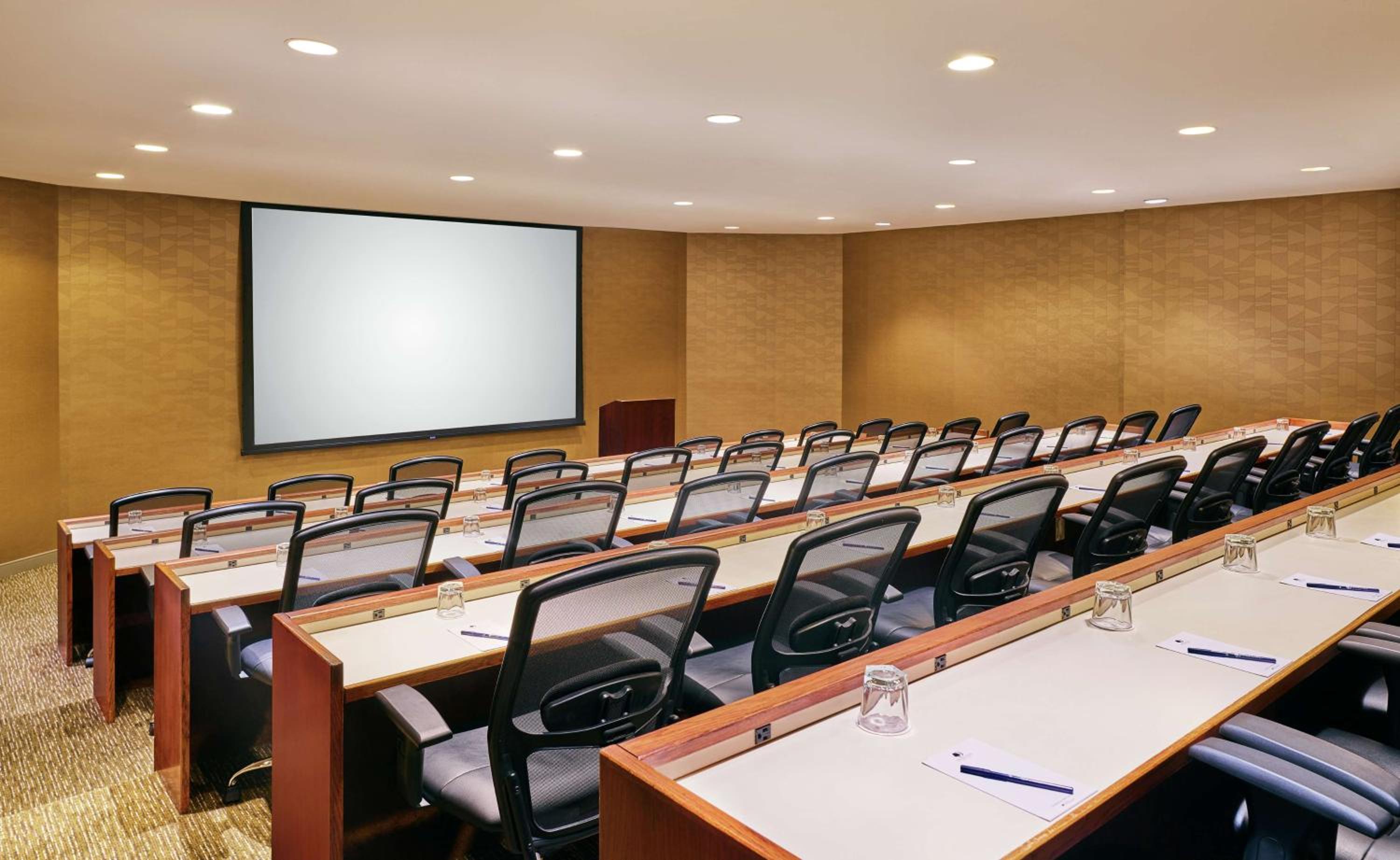 DoubleTree by Hilton Houston Intercontinental Airport - Property Image 10