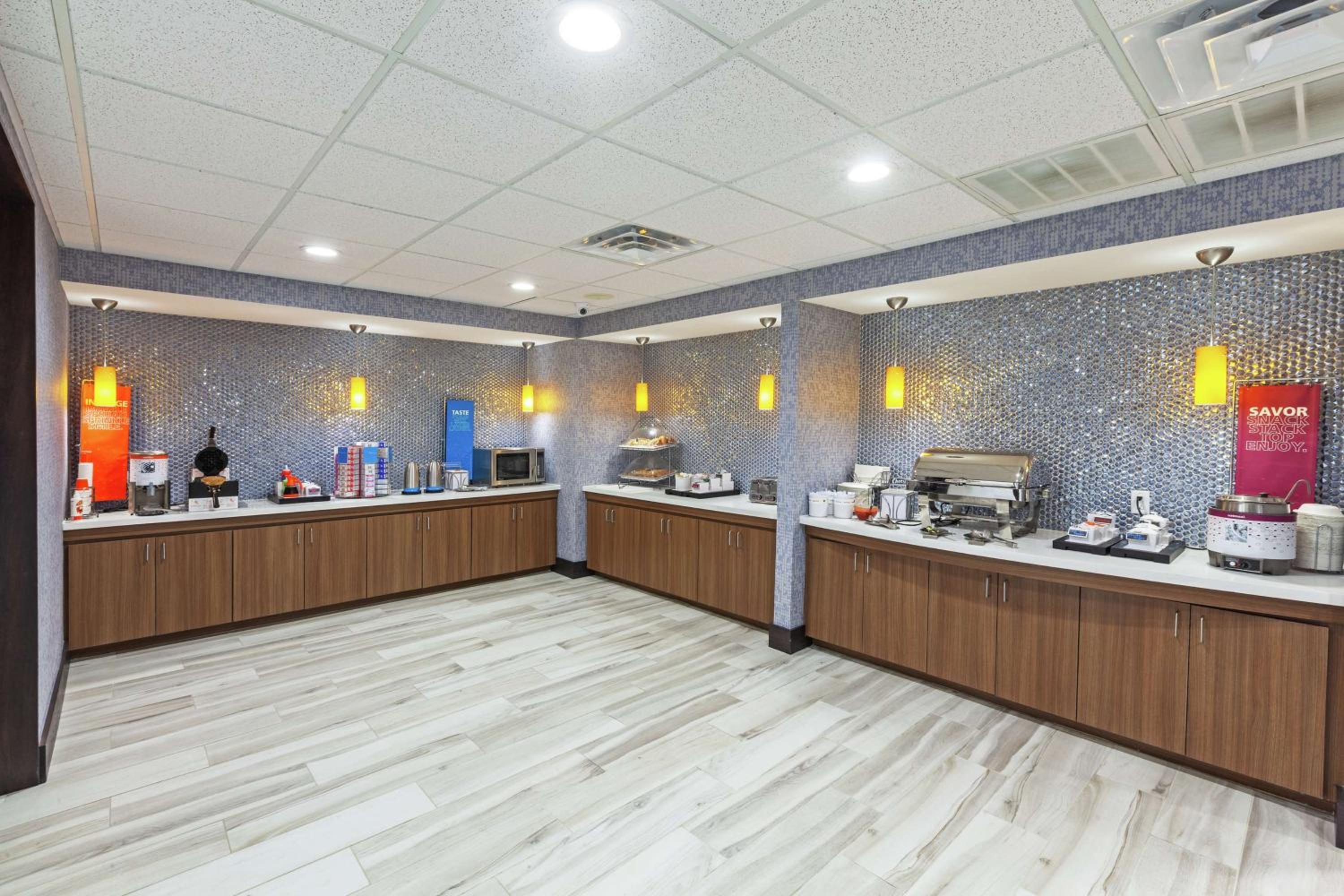 Hampton Inn Suites Houston-Bush Intercontinental Airport - Property Image 22