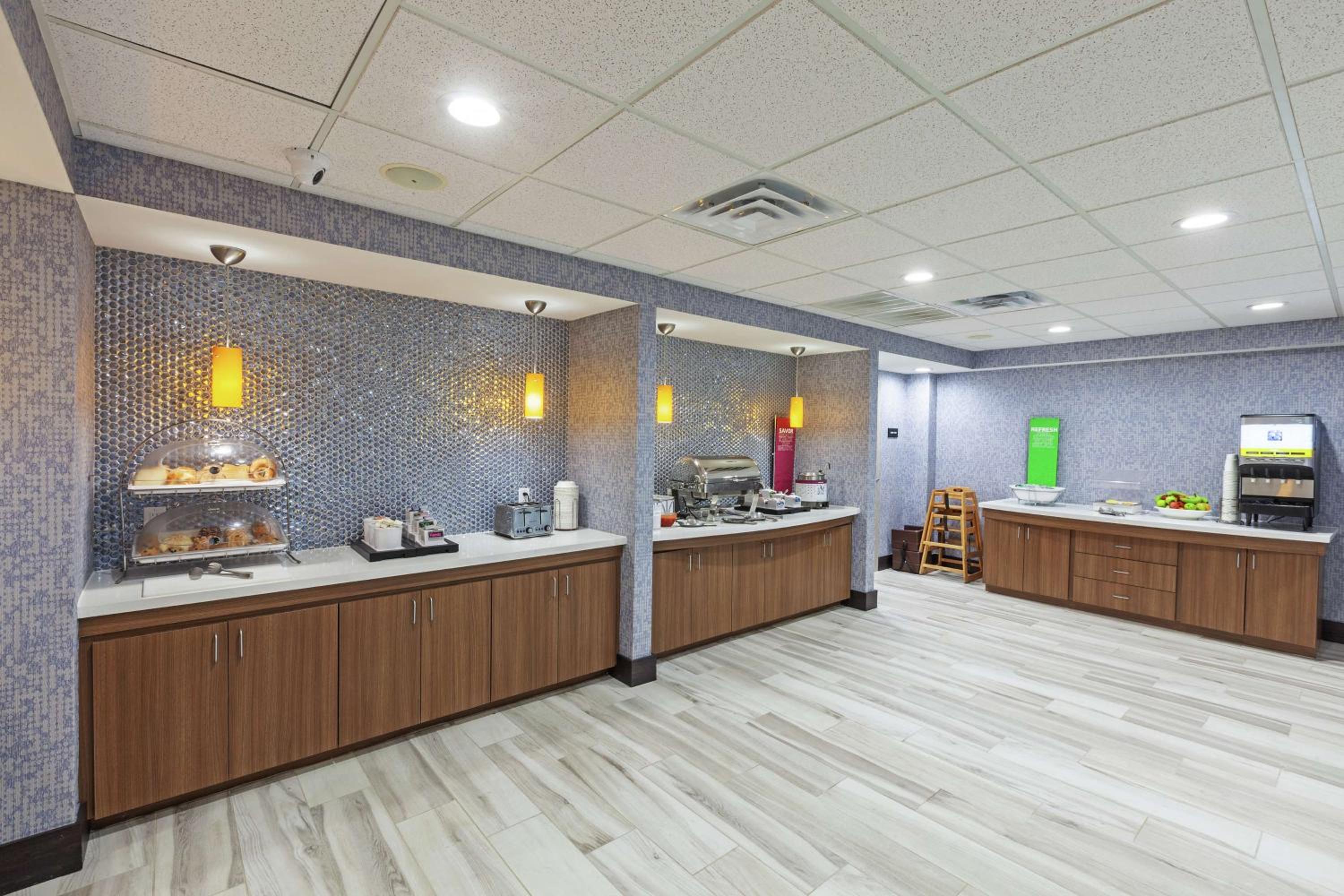 Hampton Inn Suites Houston-Bush Intercontinental Airport - Property Image 20