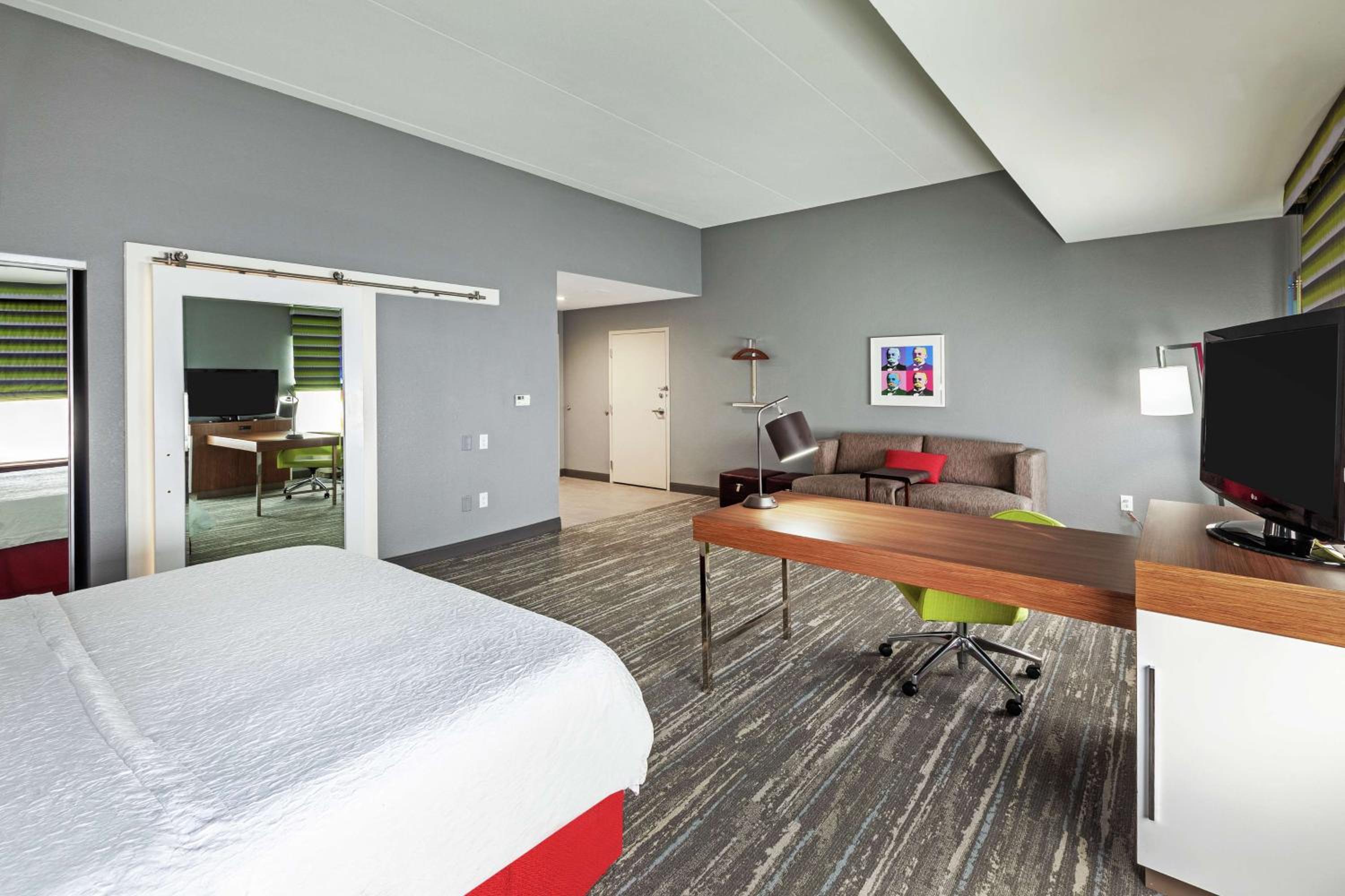 Hampton Inn Suites Houston-Bush Intercontinental Airport - Property Image 1