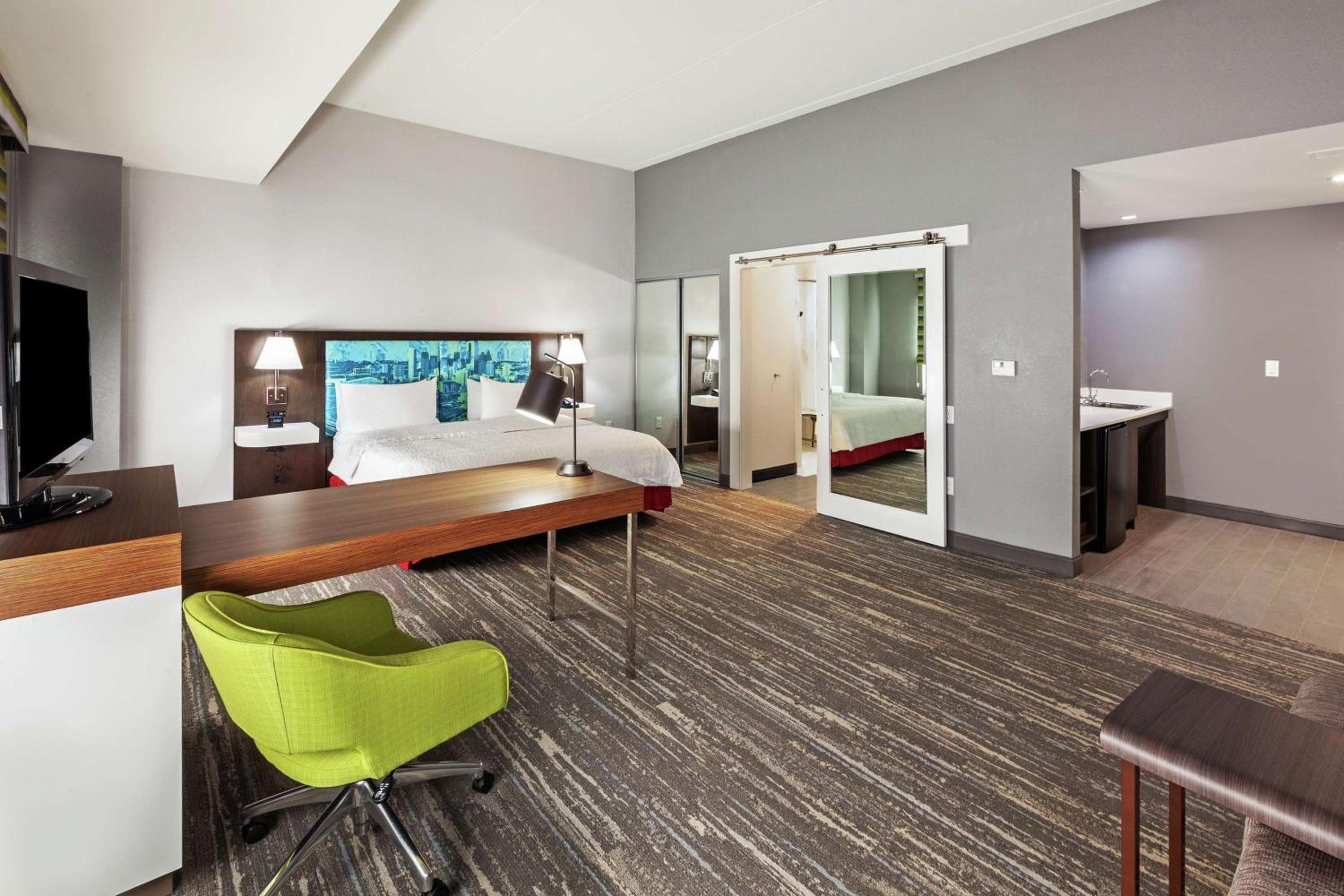 Hampton Inn Suites Houston-Bush Intercontinental Airport - Property Image 9