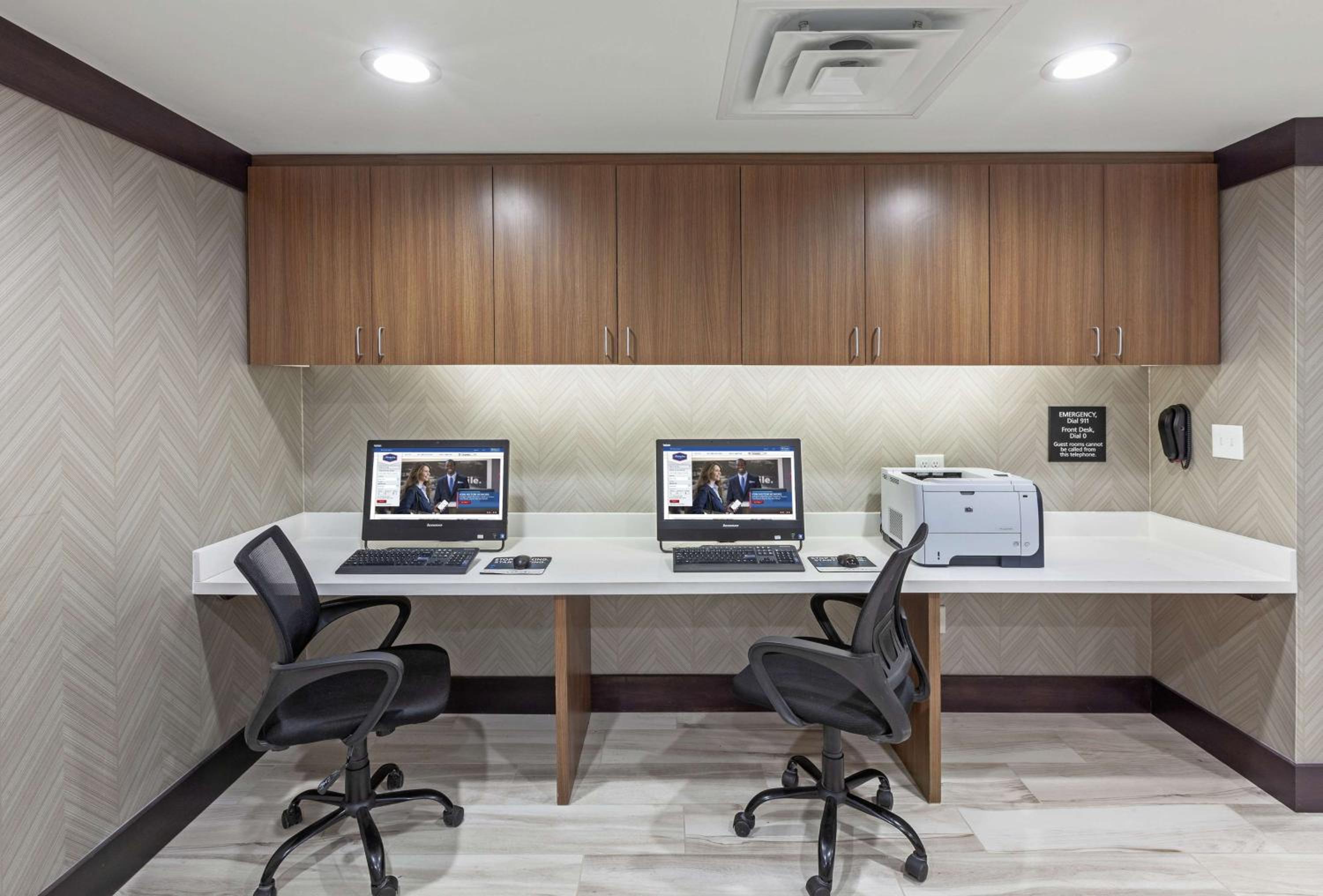 Hampton Inn Suites Houston-Bush Intercontinental Airport - Property Image 2