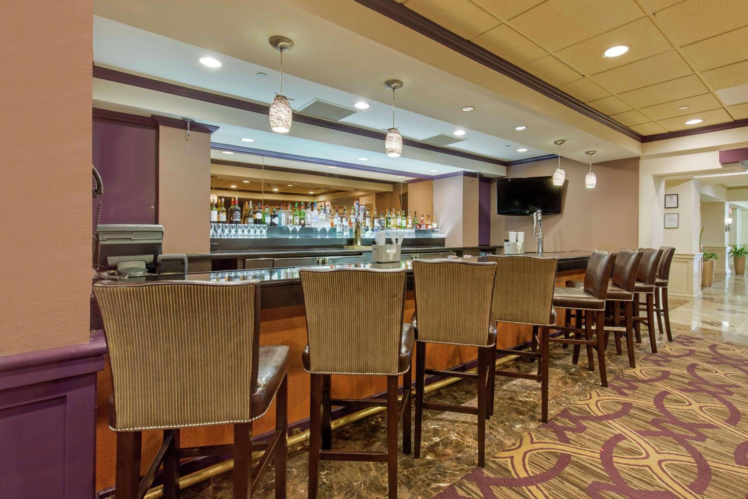 Wilmington Vacations - DoubleTree by Hilton Downtown Wilmington - Legal District - Property Image 3