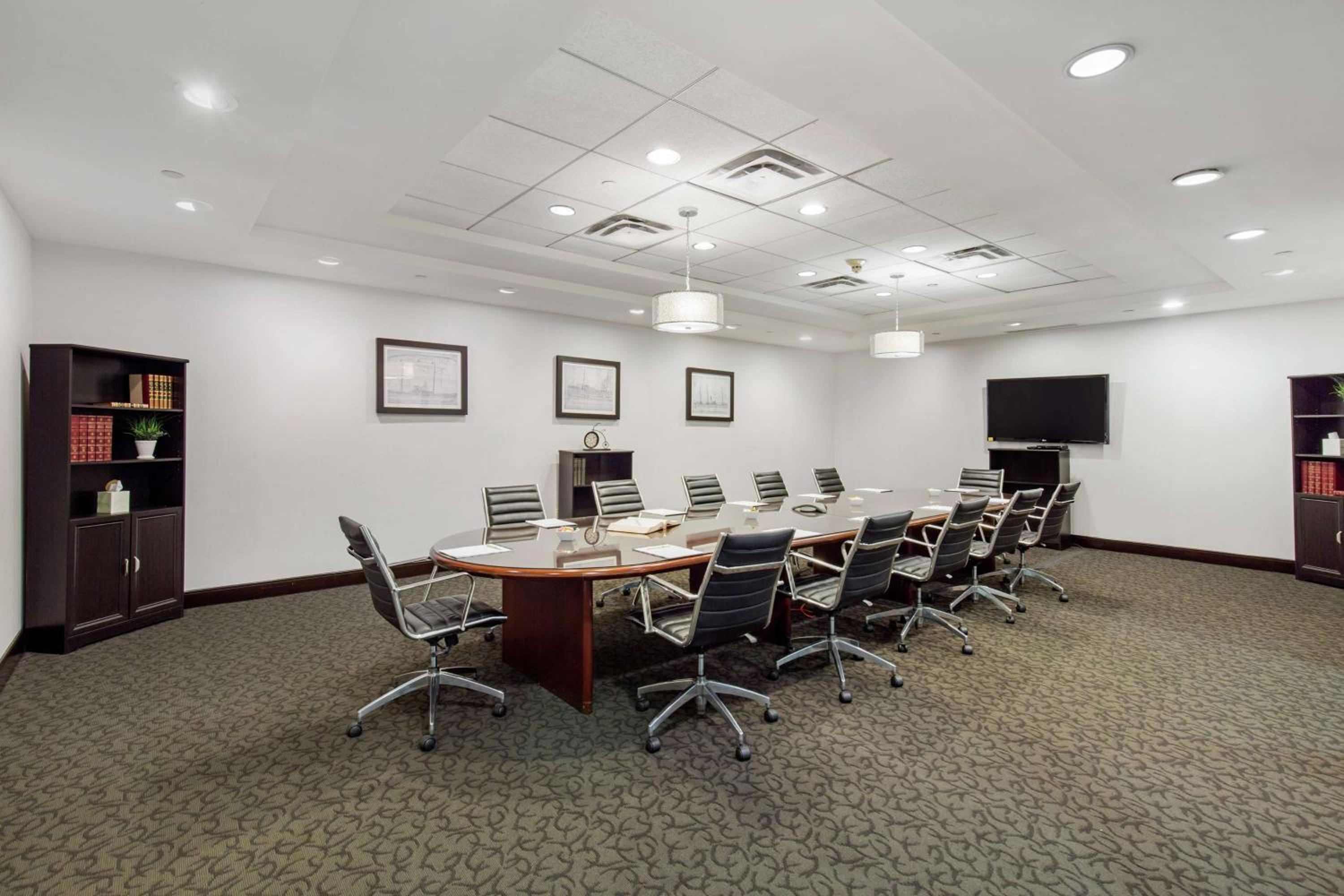 Wilmington Vacations - DoubleTree by Hilton Downtown Wilmington - Legal District - Property Image 8