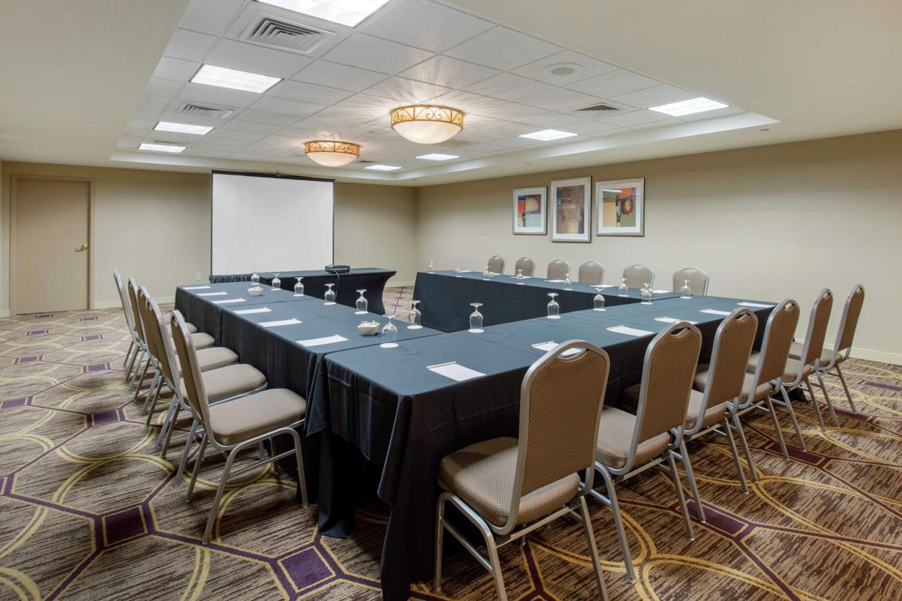 Wilmington Vacations - DoubleTree by Hilton Downtown Wilmington - Legal District - Property Image 12