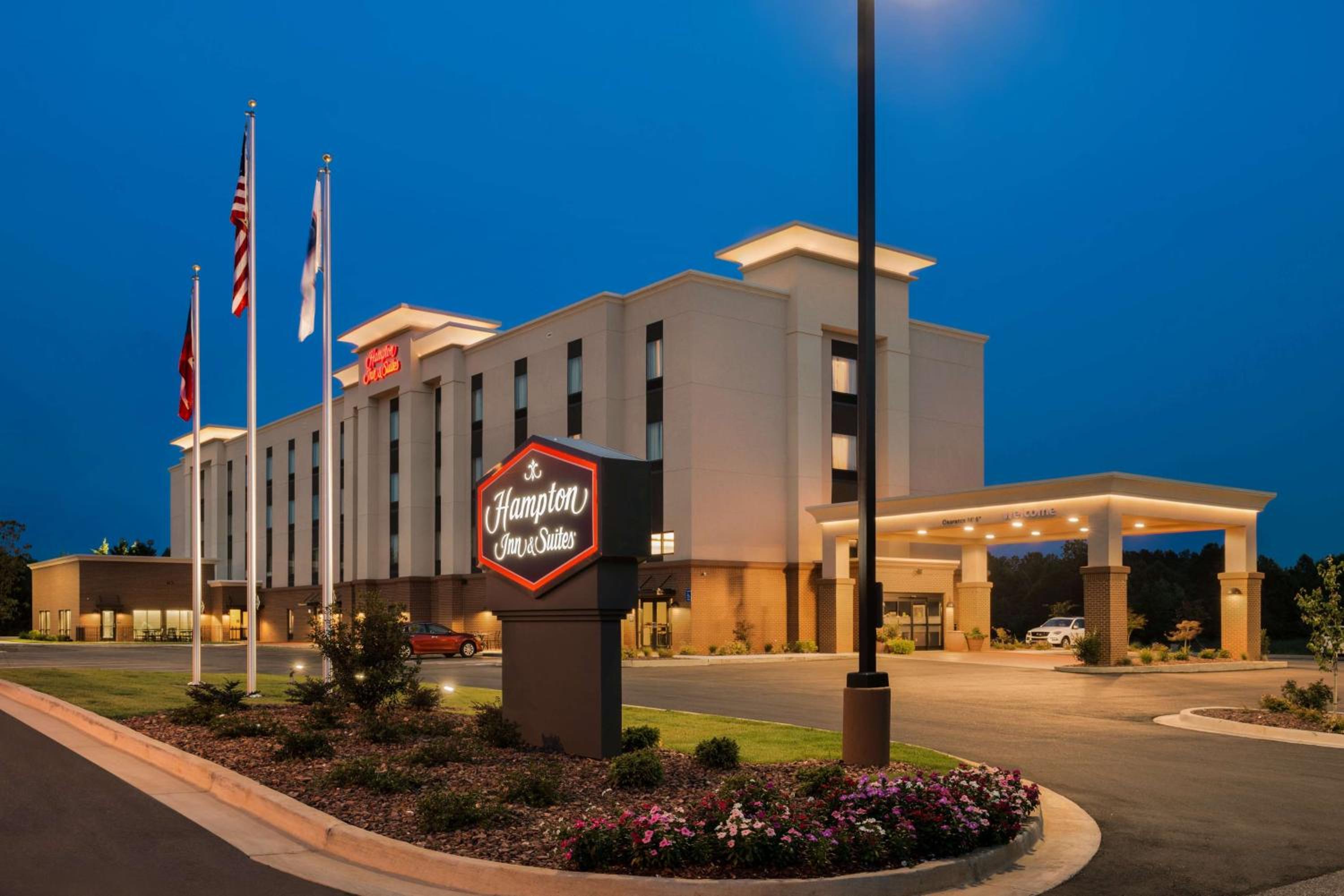 Clemson Vacations - Hampton Inn  Suites - Lavonia, GA - Property Image 1