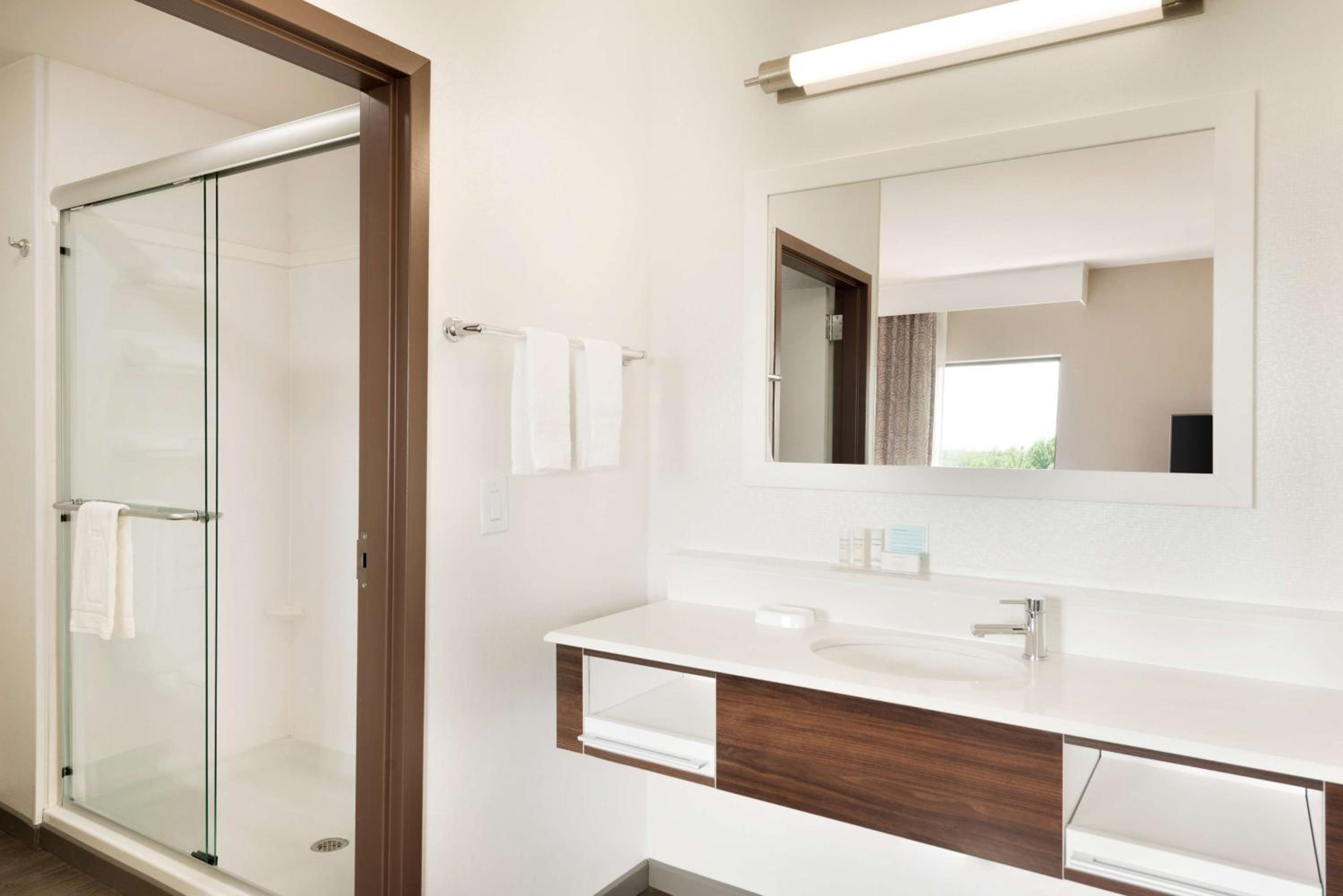 Hampton Inn  Suites - Lavonia, GA - Property Image 4