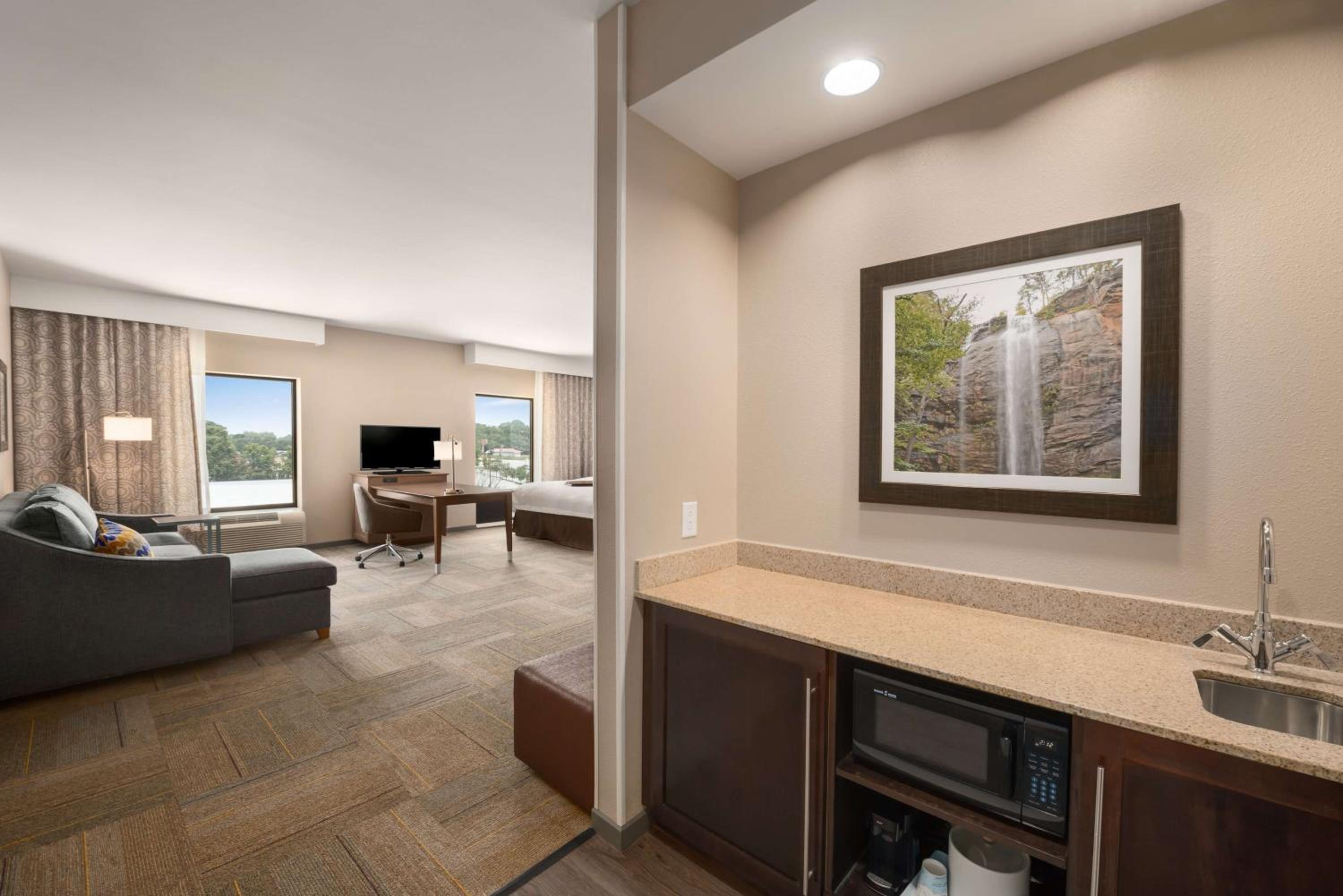 Clemson Vacations - Hampton Inn  Suites - Lavonia, GA - Property Image 5