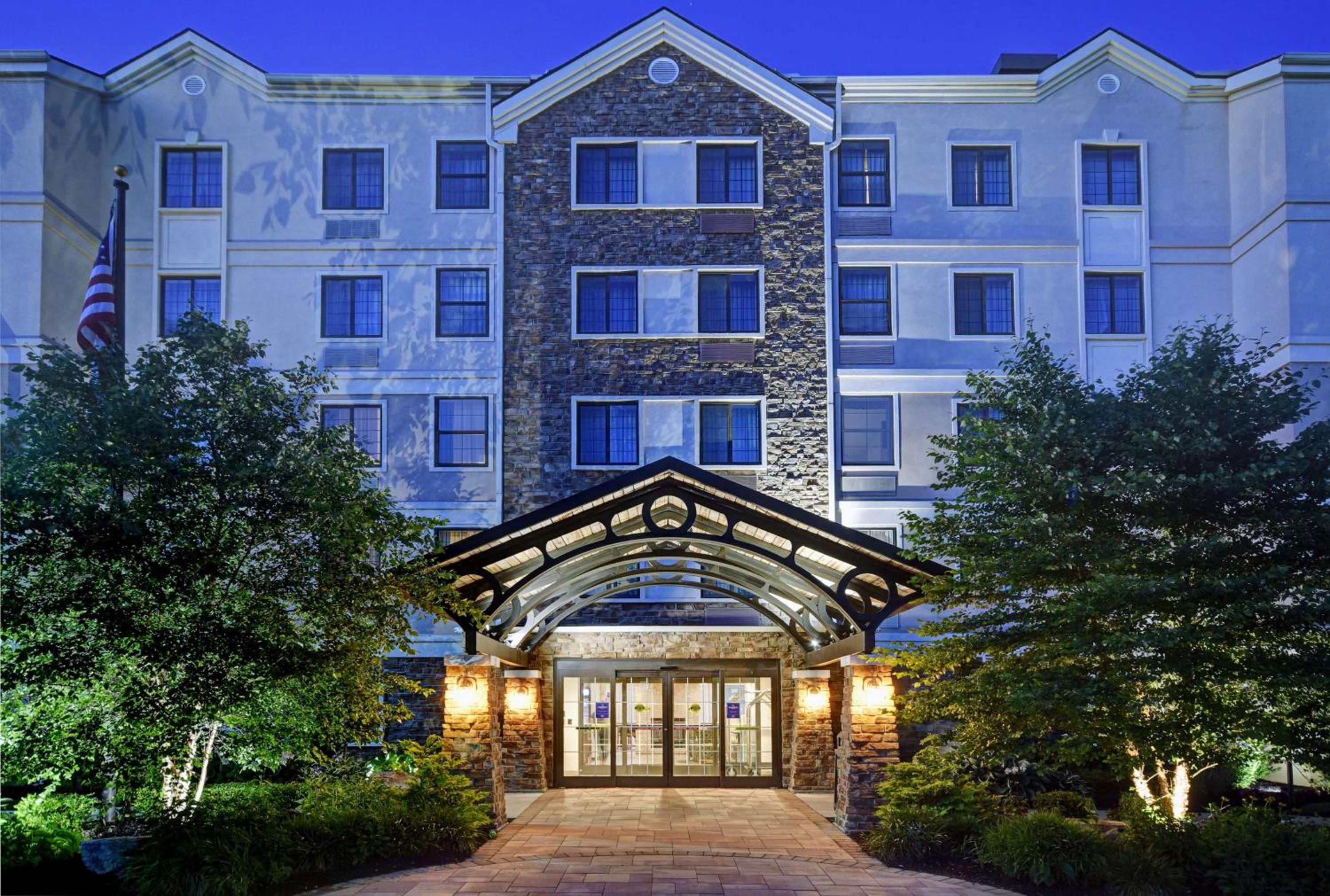 Hotel Homewood Suites by Hilton Eatontown - Image 1