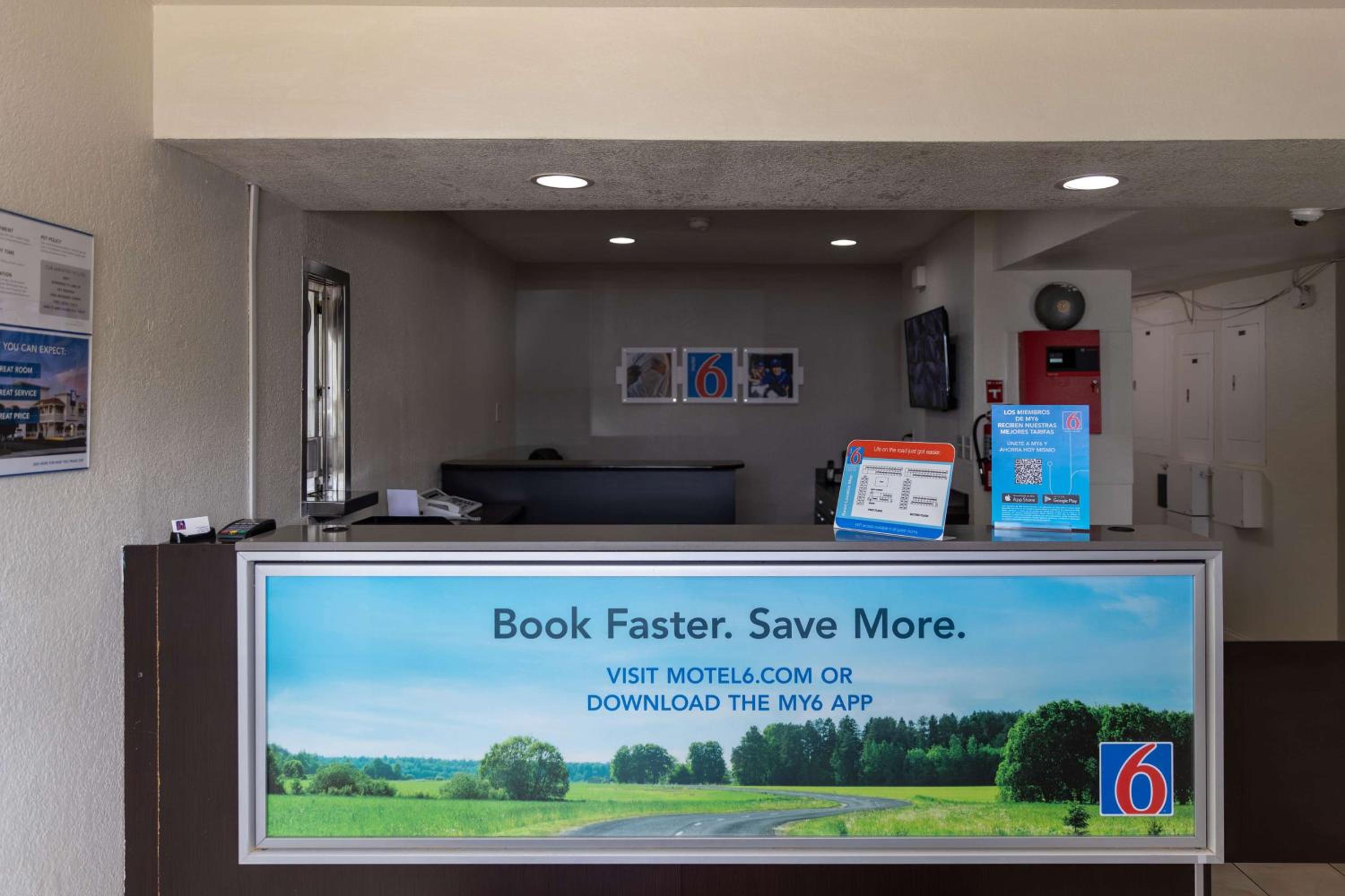 Motel 6-Lufkin, TX